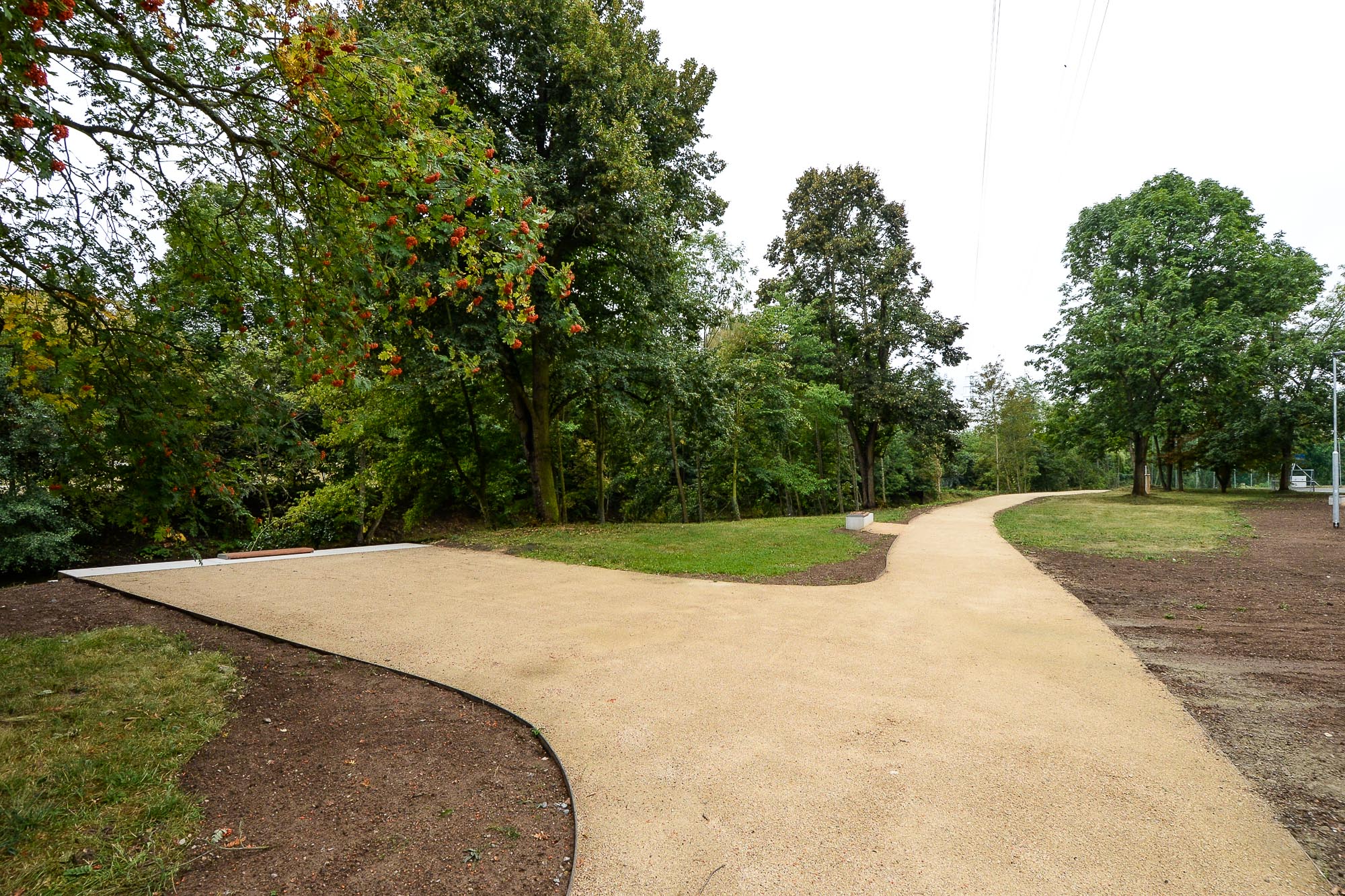 Zrevitalizovaný park za OC Plzeň Plaza se otevřel veřejnosti (foto: M. Pecuch, 19.8.2022)