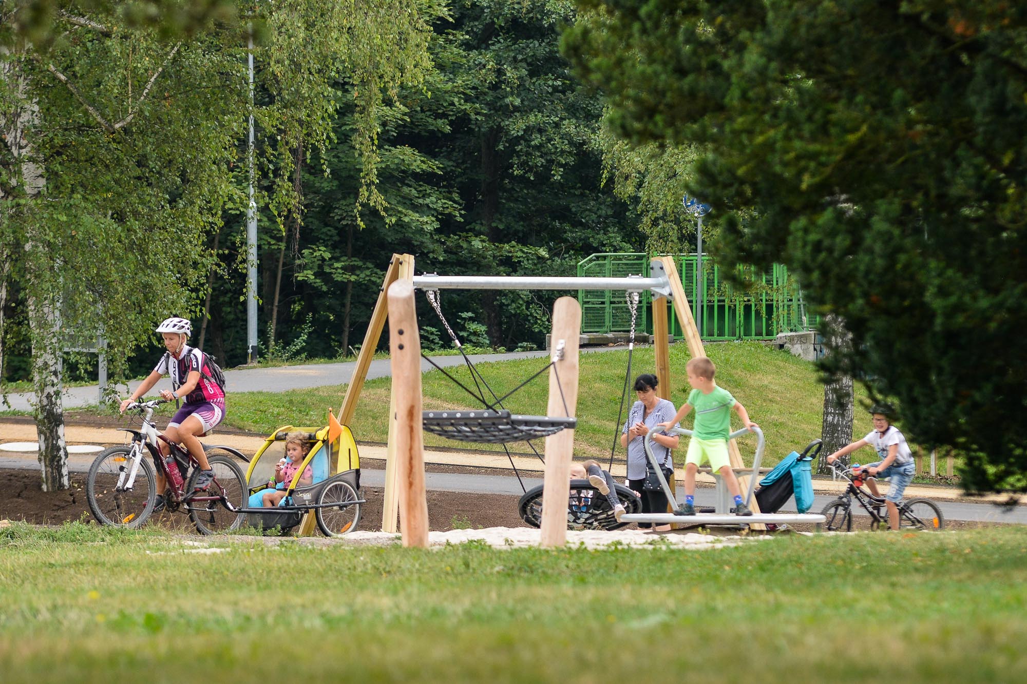 Zrevitalizovaný park za OC Plzeň Plaza se otevřel veřejnosti (foto: M. Pecuch, 19.8.2022)
