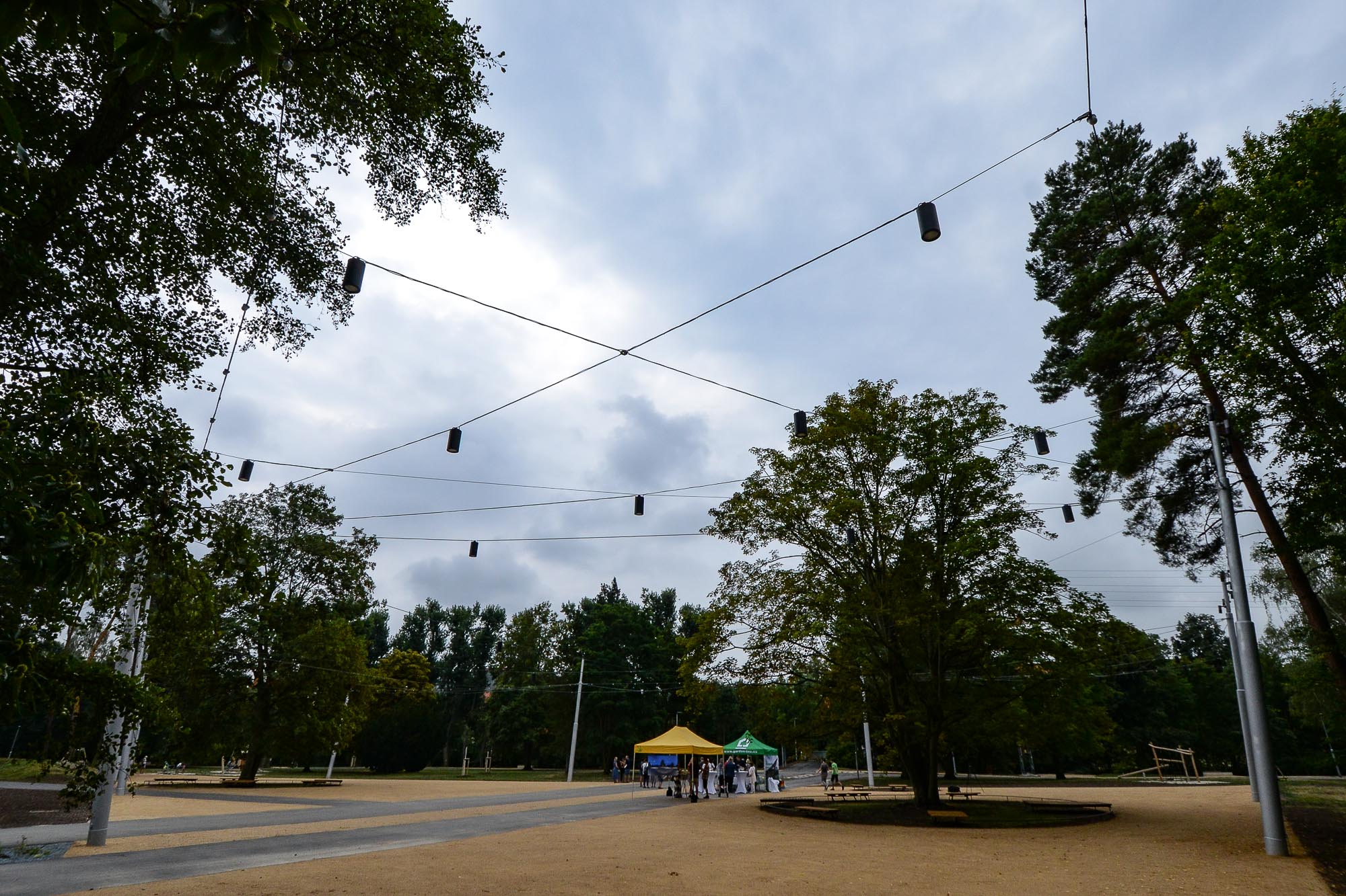 Zrevitalizovaný park za OC Plzeň Plaza se otevřel veřejnosti (foto: M. Pecuch, 19.8.2022)