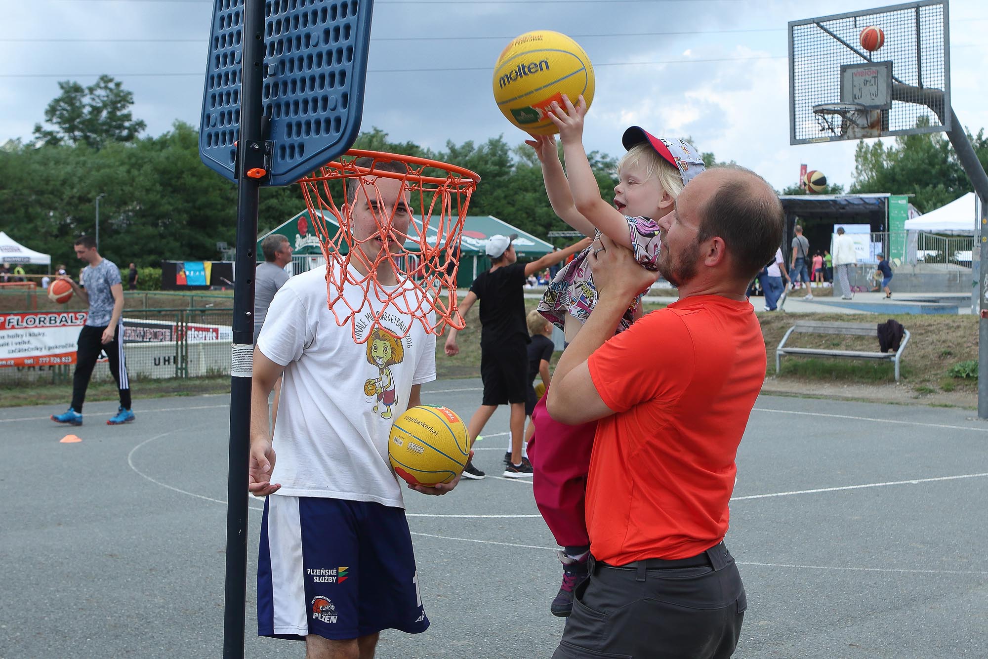 Úvodní víkend Sportmanie Plzeň 2022 poznamenal déšť (foto: Z. Vaiz, 20.8.2022)
