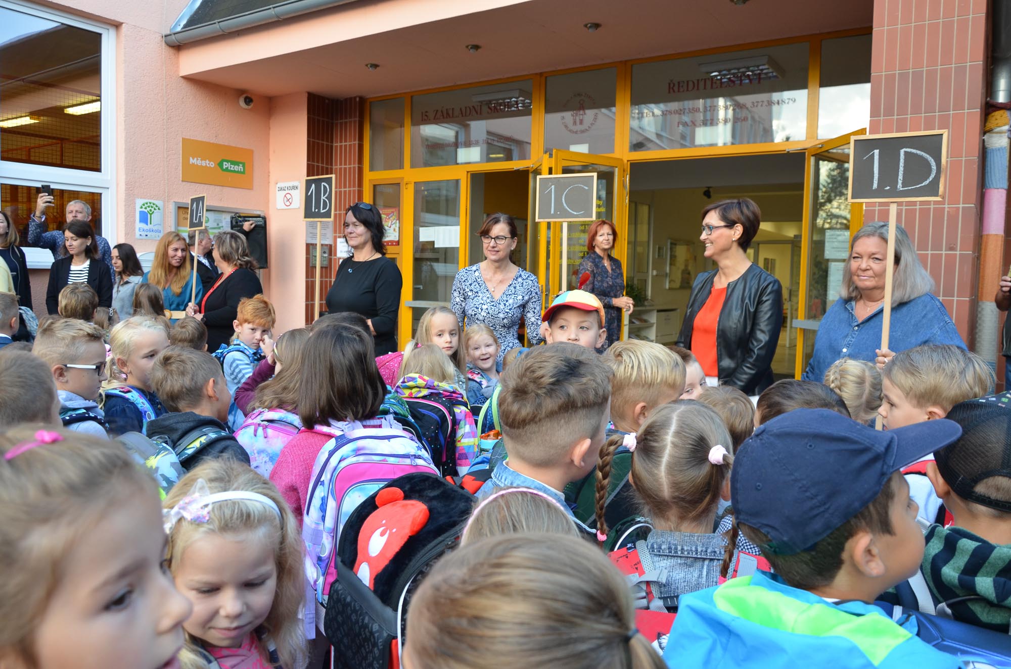 První školní den v Plzni (foto: M. Pecuch, A. Jarošová, E. Kriegerová, H. Josefová, 1.9.2022)