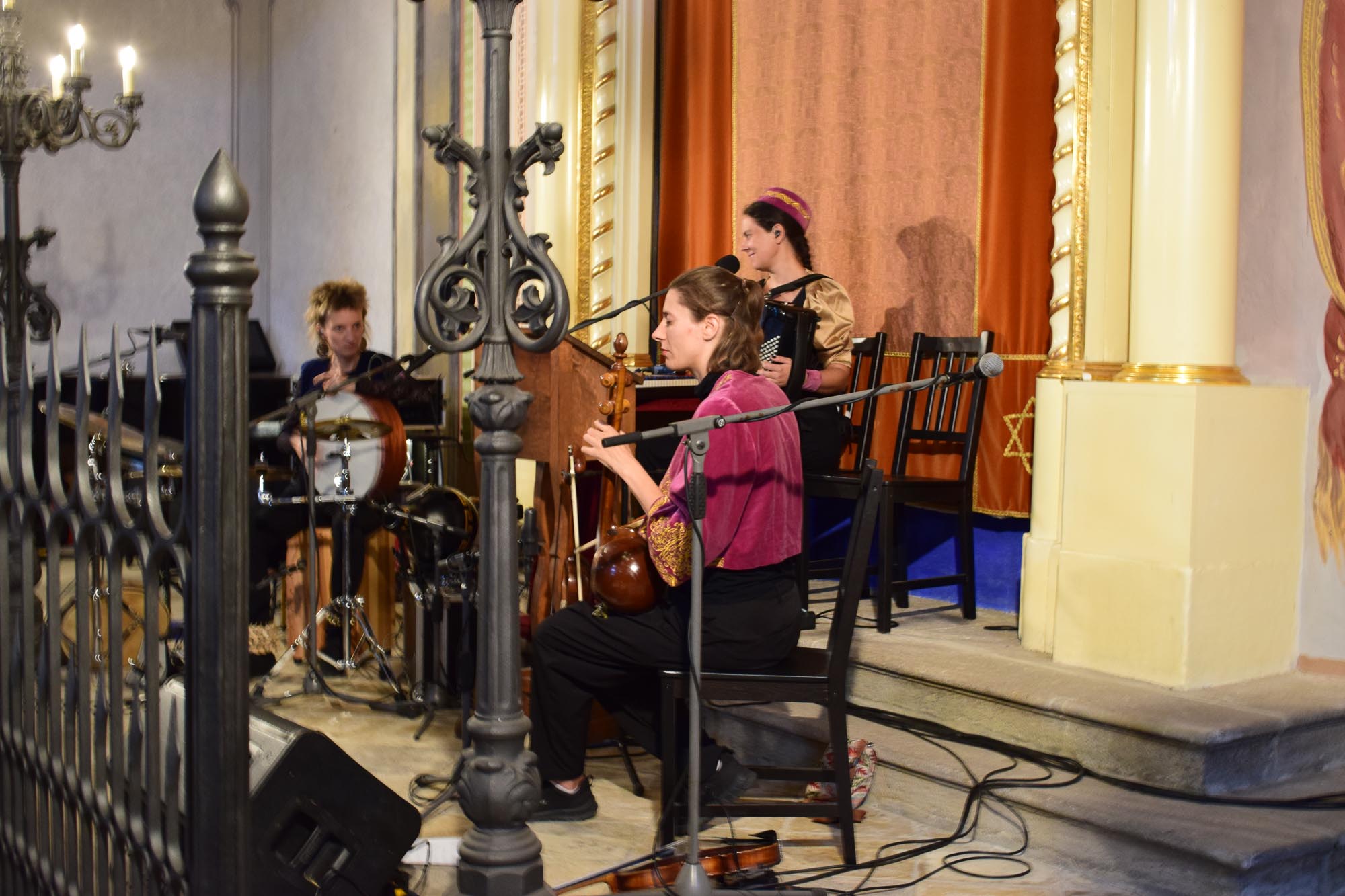 Výstava Ukrajinský svět Marie Prymačenko a koncert Karaimská hudební mapa (foto: E. Kriegerová, J. Engler, 30.8.2022)