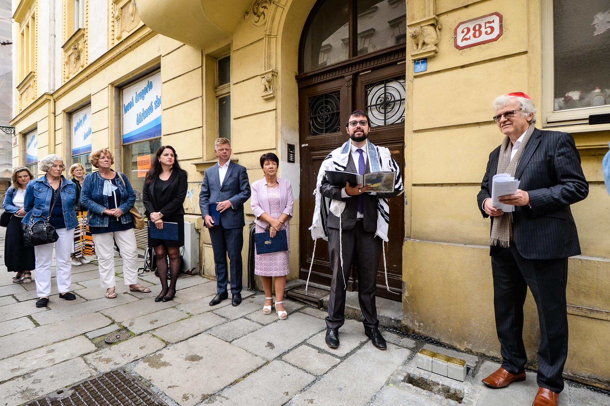 Kameny zmizelých připomínají oběti holokaustu (foto: M. Pecuch, 7.9.2022)