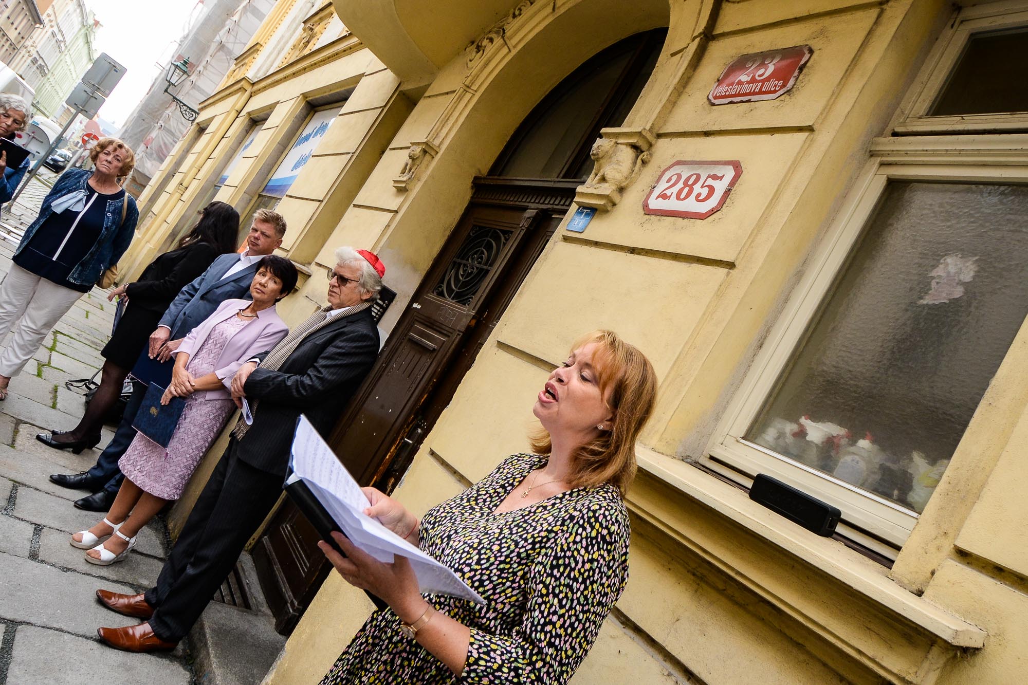 Kameny zmizelých připomínají oběti holokaustu (foto: M. Pecuch, 7.9.2022)