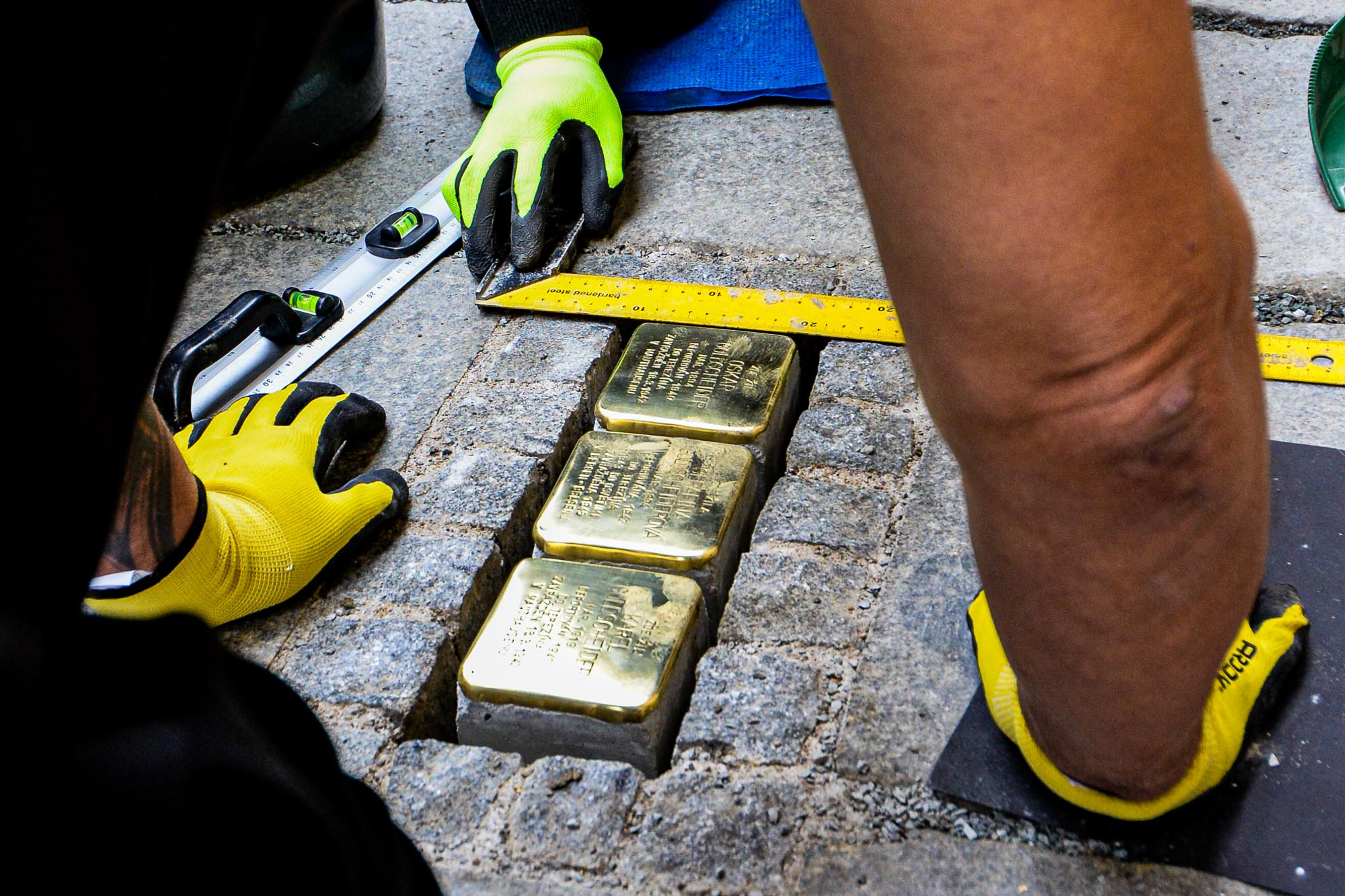 Kameny zmizelých připomínají oběti holokaustu (foto: M. Pecuch, 7.9.2022)