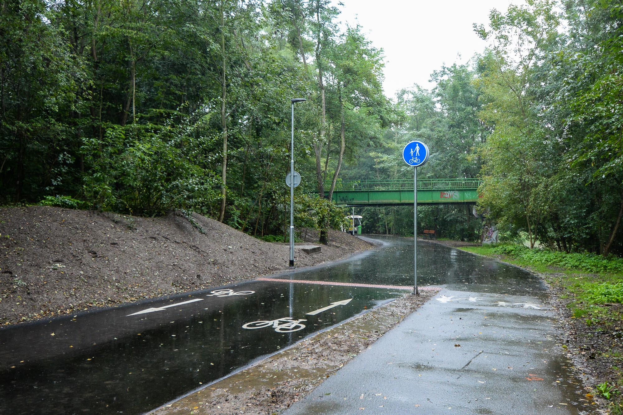 Jeden z nejfrekventovanějších úseků plzeňských zelených stezek u Radbuzy byl opět otevřen (foto: M. Pecuch, 14.9.2022)