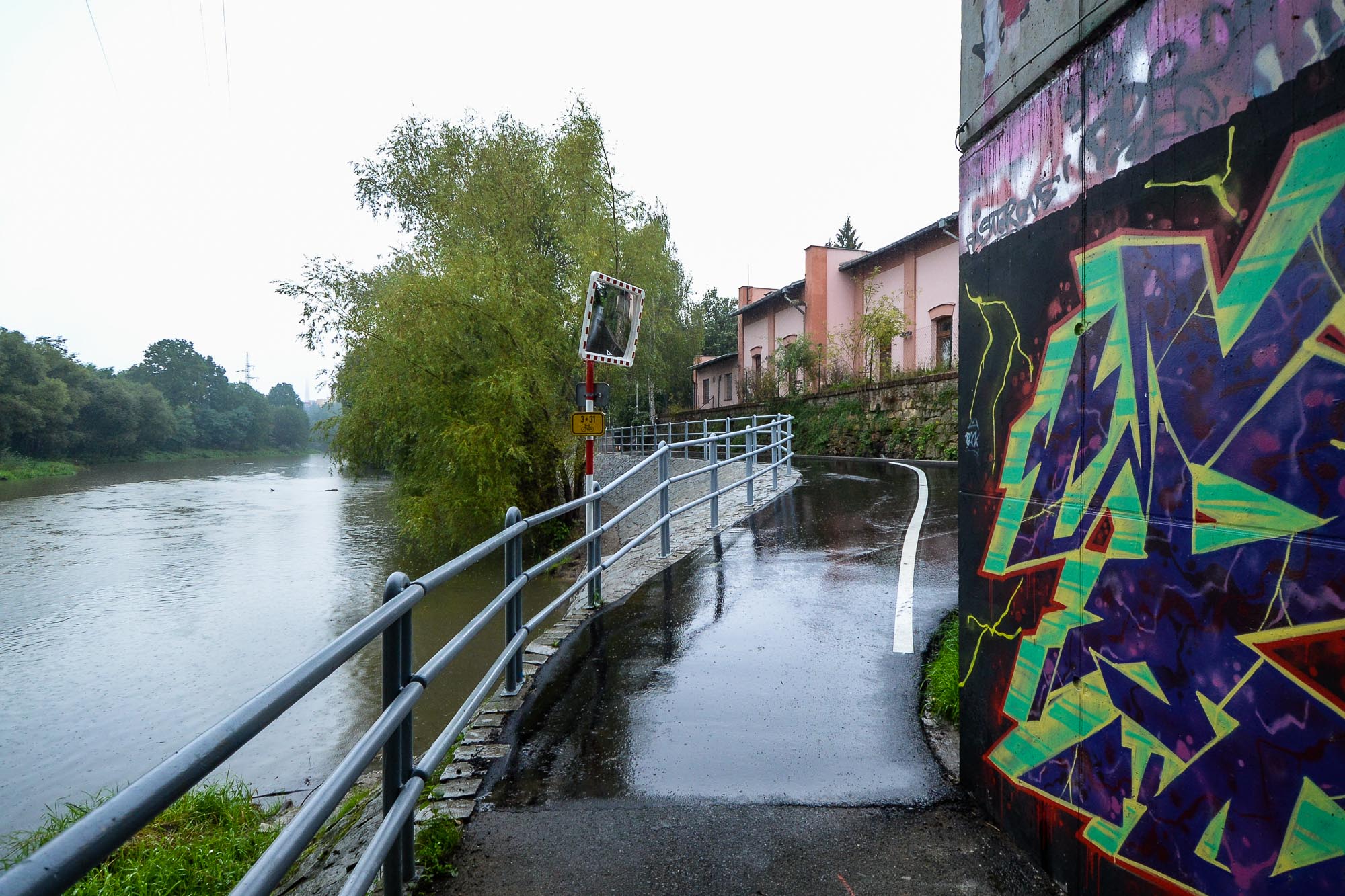 Jeden z nejfrekventovanějších úseků plzeňských zelených stezek u Radbuzy byl opět otevřen (foto: M. Pecuch, 14.9.2022)
