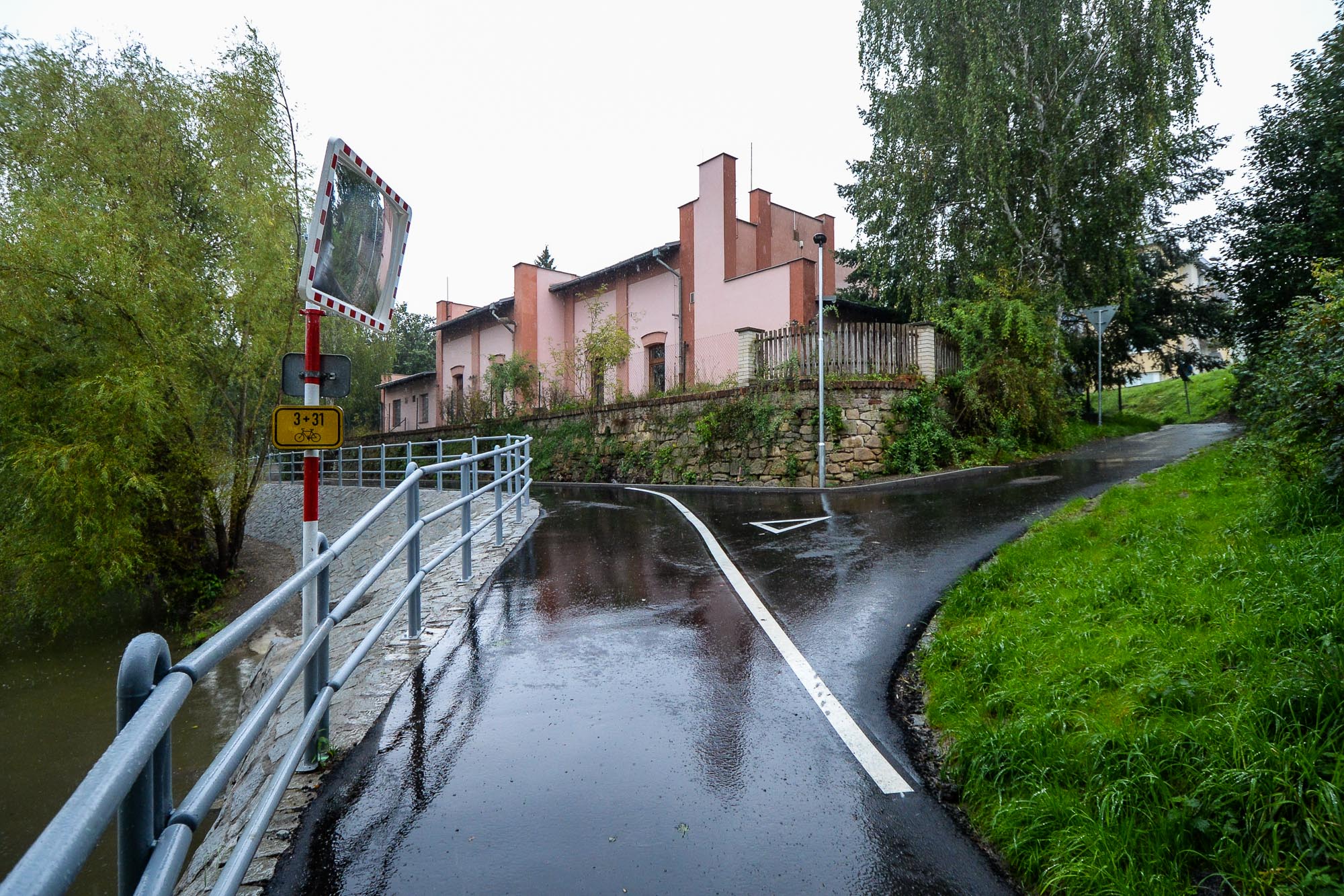 Jeden z nejfrekventovanějších úseků plzeňských zelených stezek u Radbuzy byl opět otevřen (foto: M. Pecuch, 14.9.2022)
