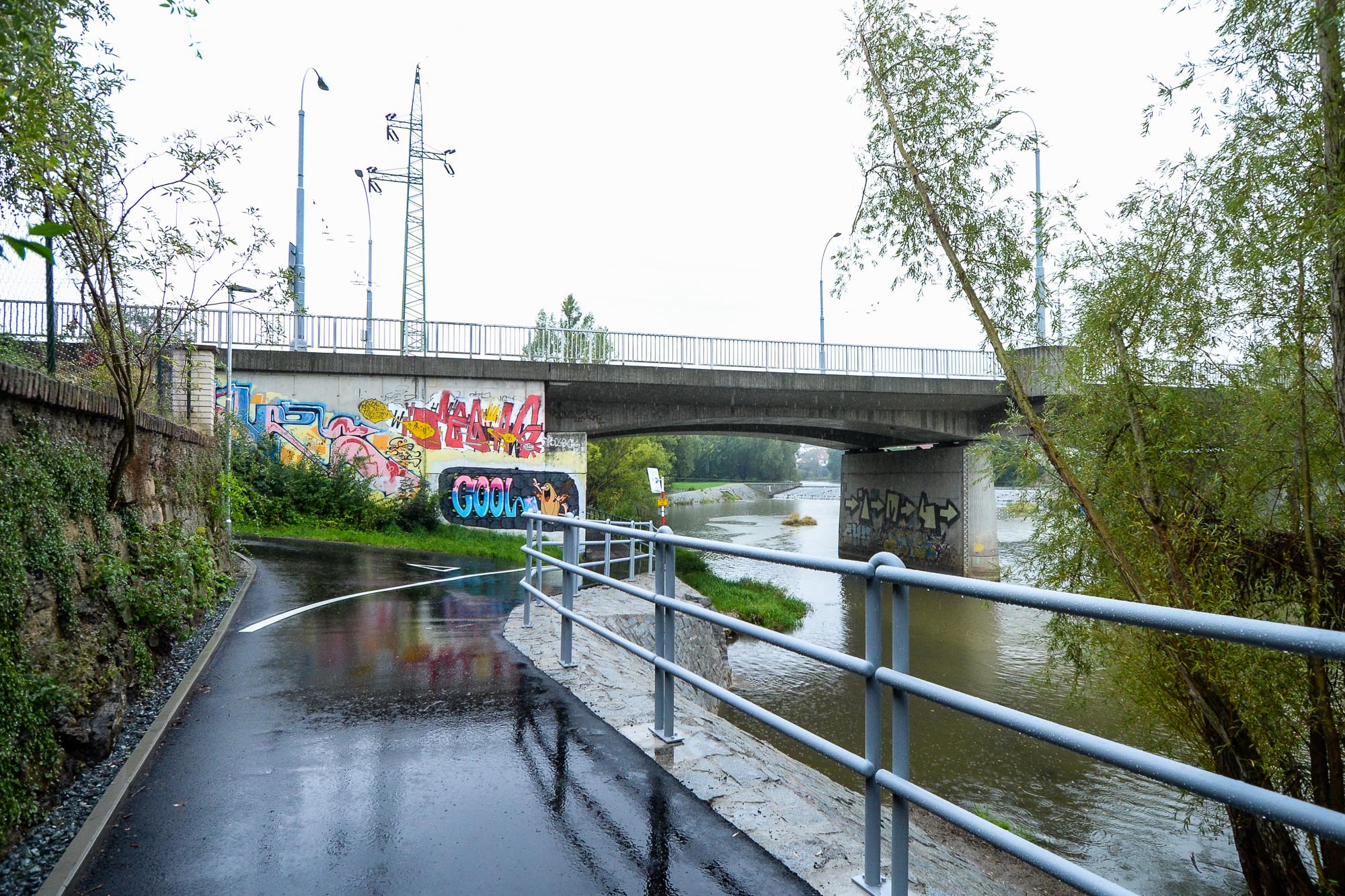 Jeden z nejfrekventovanějších úseků plzeňských zelených stezek u Radbuzy byl opět otevřen (foto: M. Pecuch, 14.9.2022)