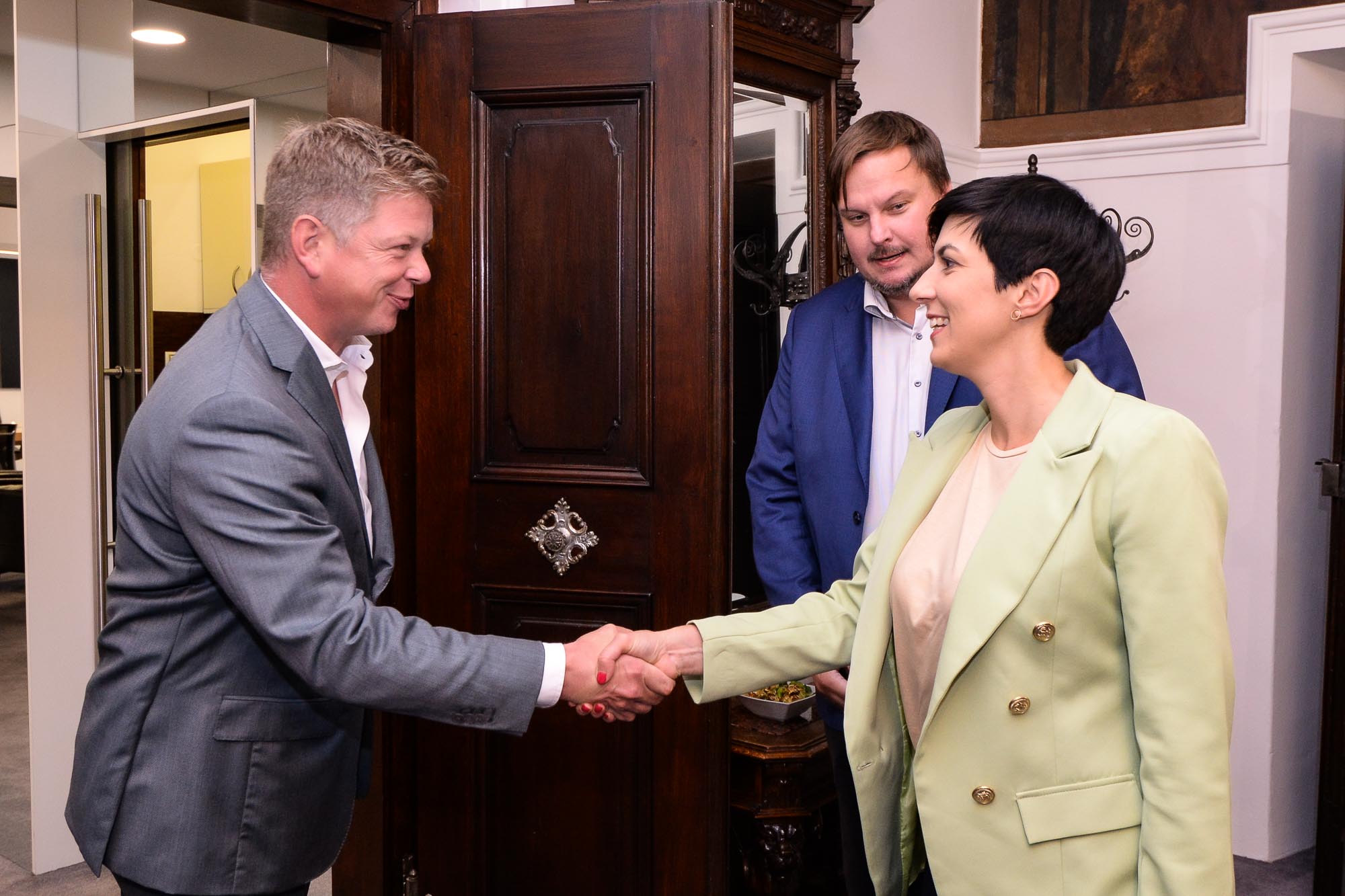 Předsedkyni PS Parlamentu České republiky Markétu Pekarovou Adamovou přivítal primátor Pavel Šindelář (foto: M. Pecuch, 15.9.2022)