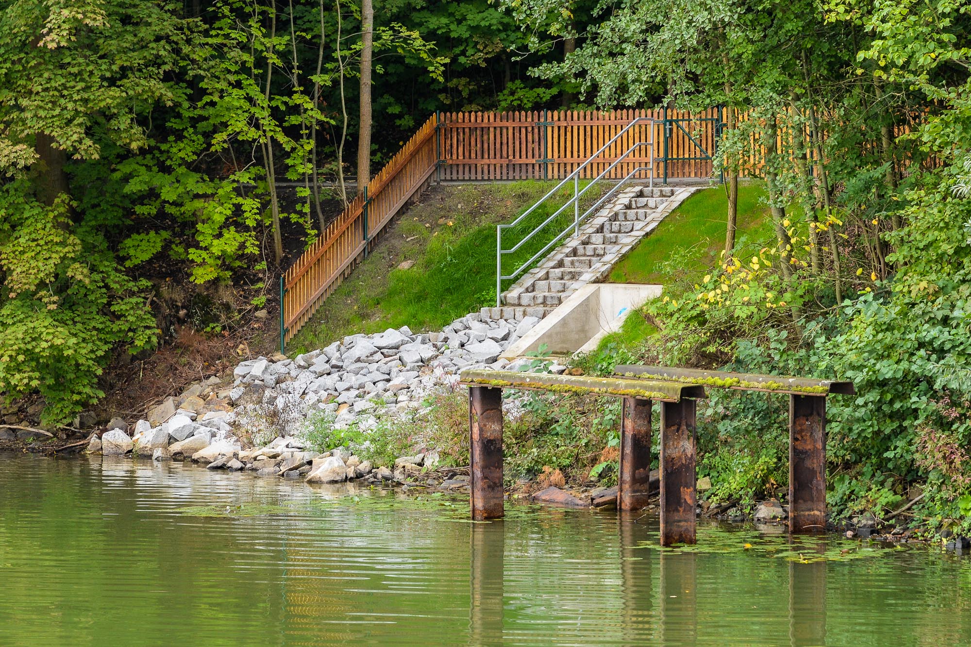 Plzeň začíná napouštět Velký bolevecký rybník přečištěnou vodou z Berounky (foto: M. Pecuch, 16.9.2022)