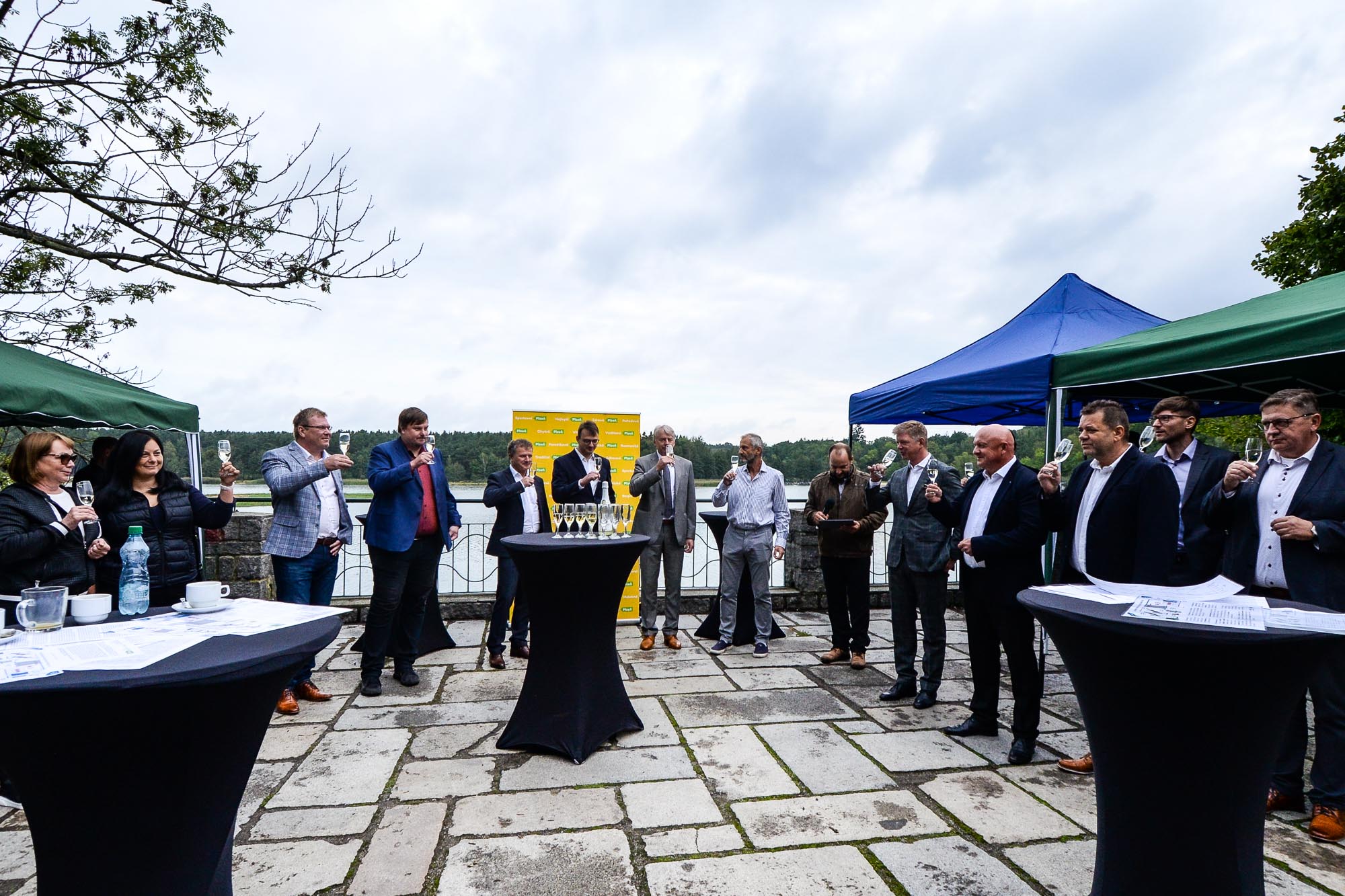Plzeň začíná napouštět Velký bolevecký rybník přečištěnou vodou z Berounky (foto: M. Pecuch, 16.9.2022)