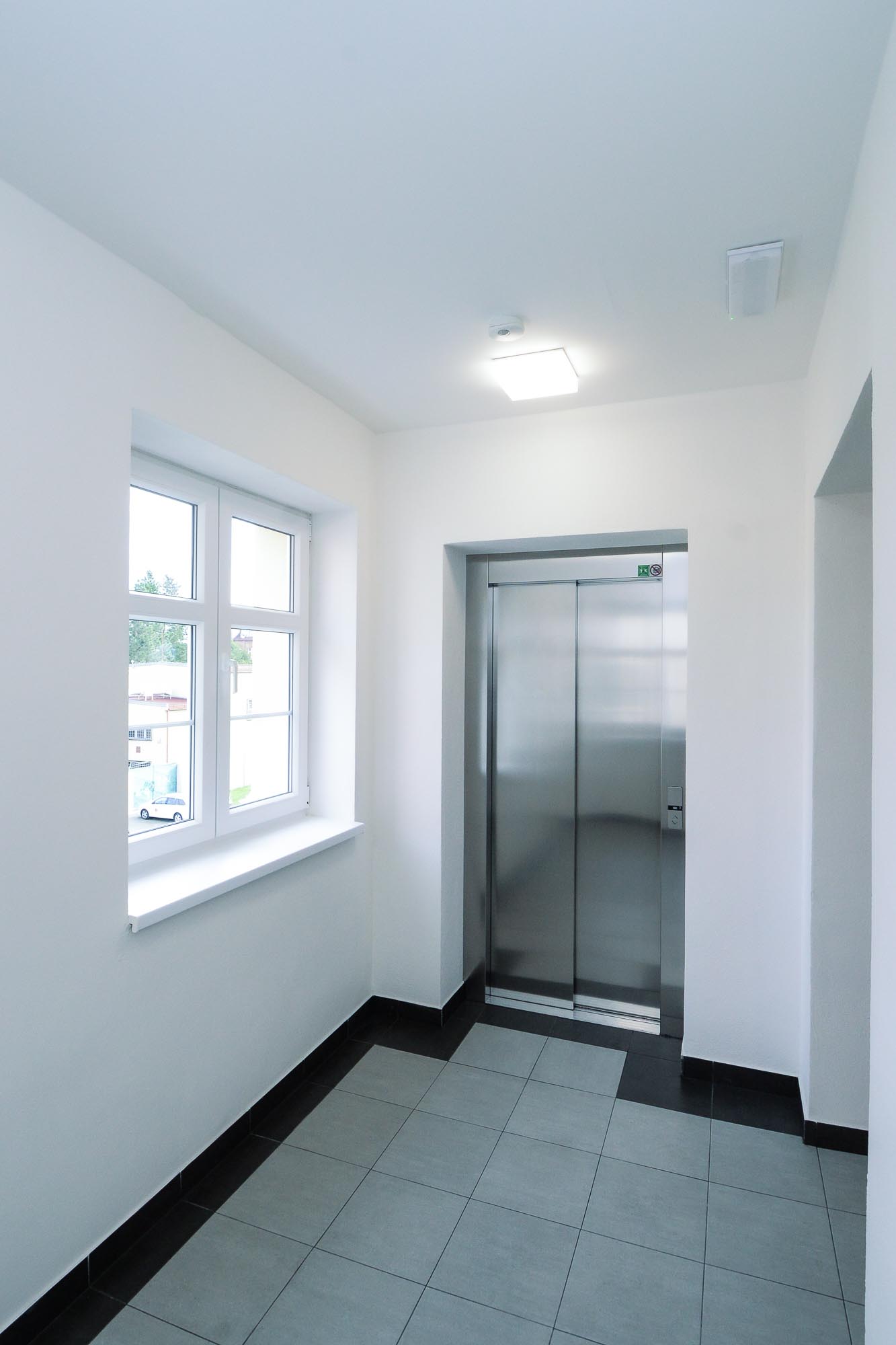 Plzeň nadále proměňuje lokalitu Plac. Opravila v Plachého 52 další bytový dům (foto: M. Pecuch, 21.9.2022)