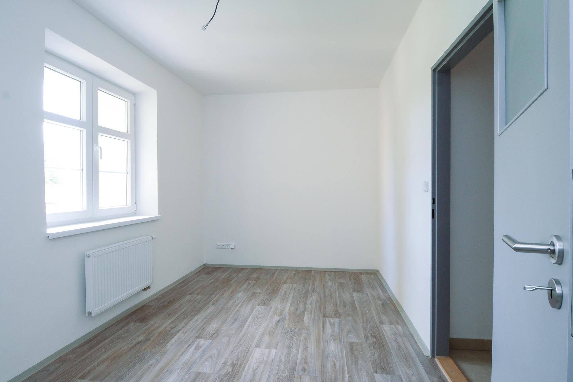 Plzeň nadále proměňuje lokalitu Plac. Opravila v Plachého 52 další bytový dům (foto: M. Pecuch, 21.9.2022)