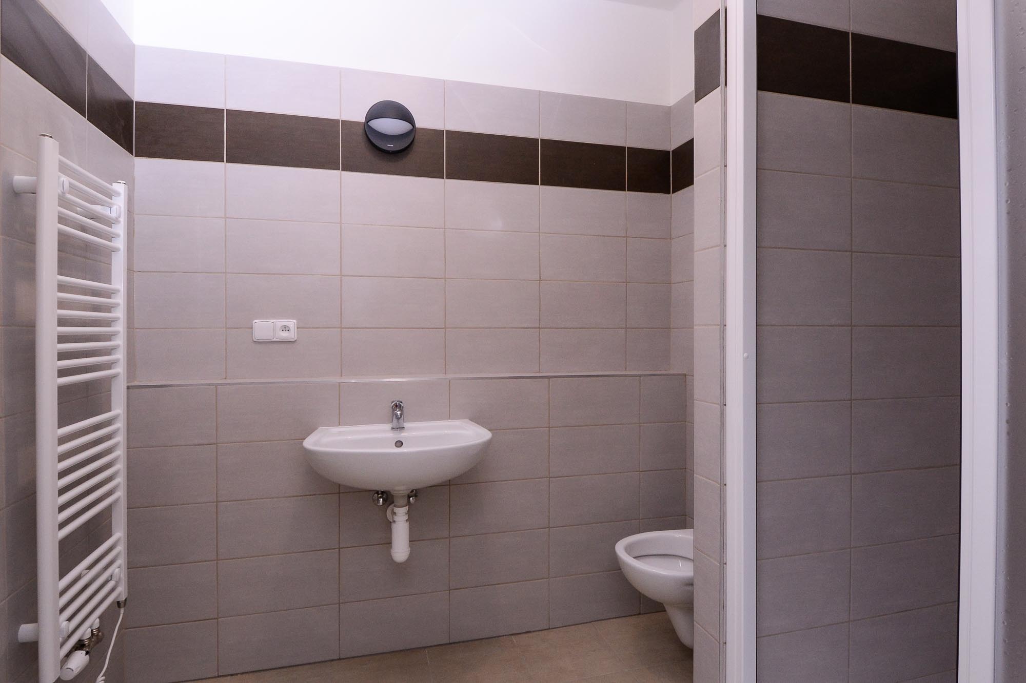 Plzeň nadále proměňuje lokalitu Plac. Opravila v Plachého 52 další bytový dům (foto: M. Pecuch, 21.9.2022)