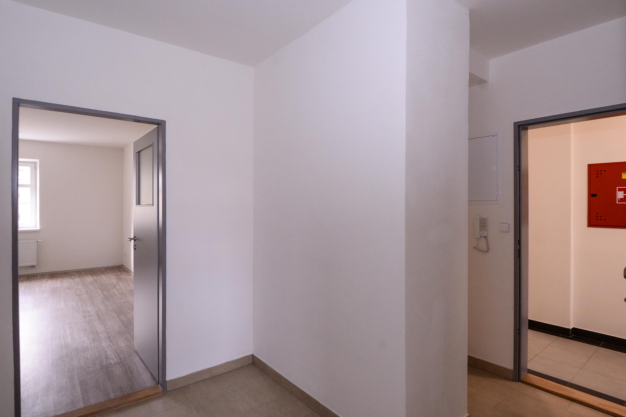 Plzeň nadále proměňuje lokalitu Plac. Opravila v Plachého 52 další bytový dům (foto: M. Pecuch, 21.9.2022)