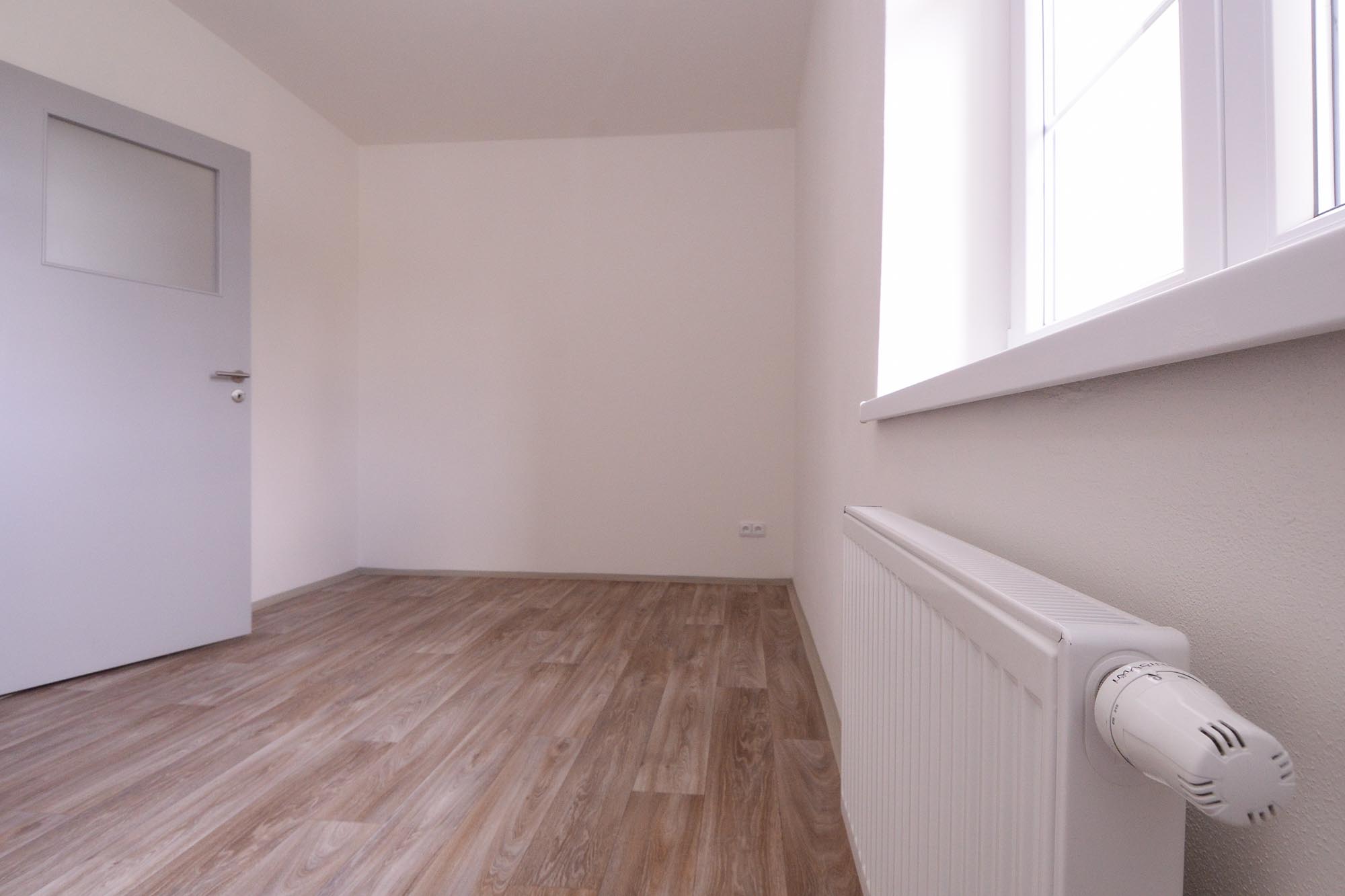 Plzeň nadále proměňuje lokalitu Plac. Opravila v Plachého 52 další bytový dům (foto: M. Pecuch, 21.9.2022)