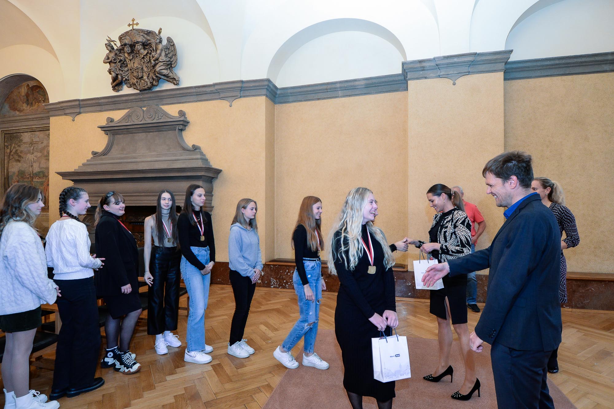 Plzeňské mistryně světa ze Storm Ballet zavítaly na plzeňskou radnici (foto: M. Pecuch, 20.9.2022)
