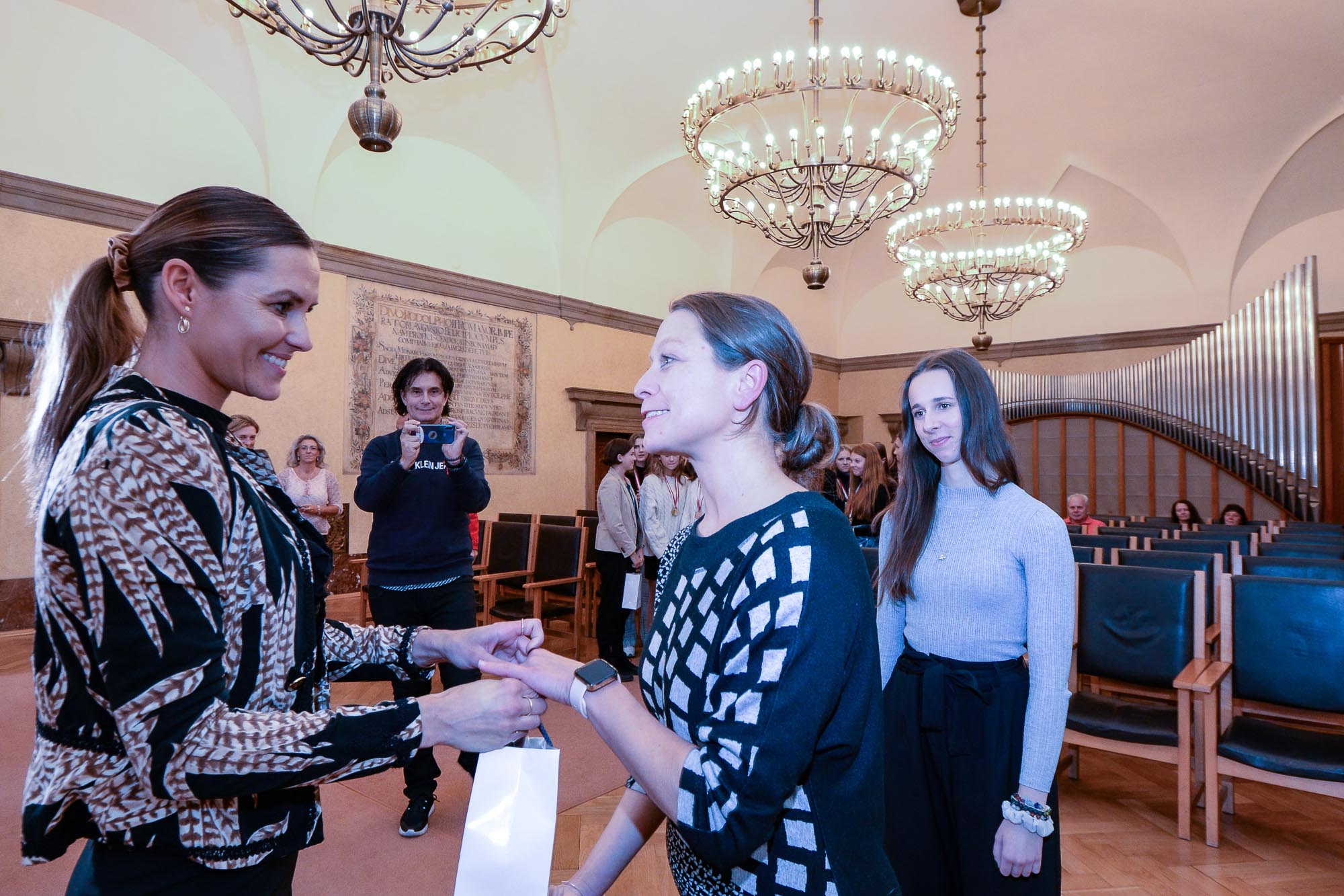 Plzeňské mistryně světa ze Storm Ballet zavítaly na plzeňskou radnici (foto: M. Pecuch, 20.9.2022)