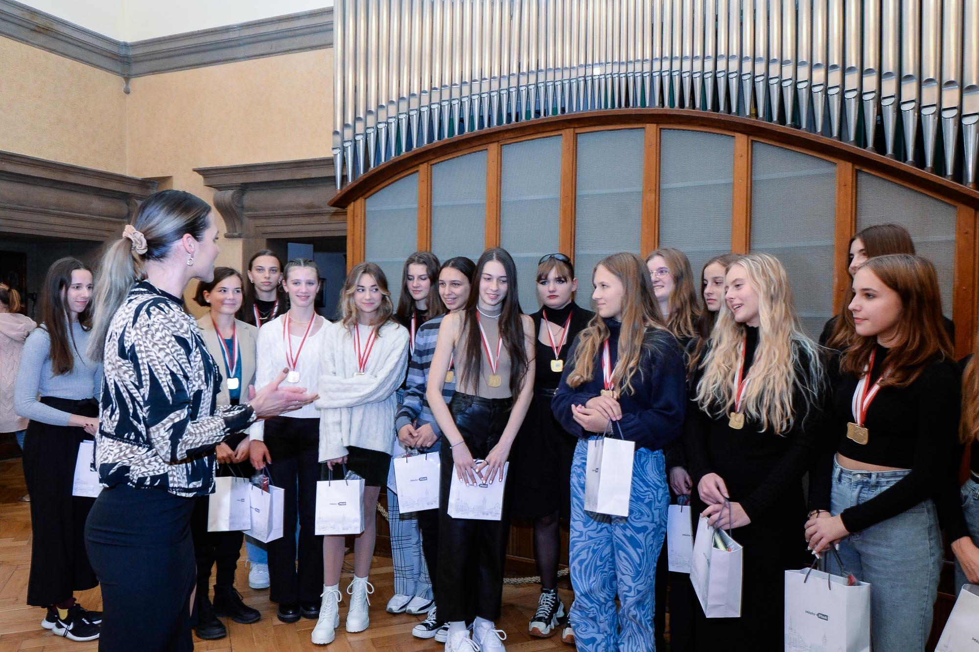 Plzeňské mistryně světa ze Storm Ballet zavítaly na plzeňskou radnici (foto: M. Pecuch, 20.9.2022)