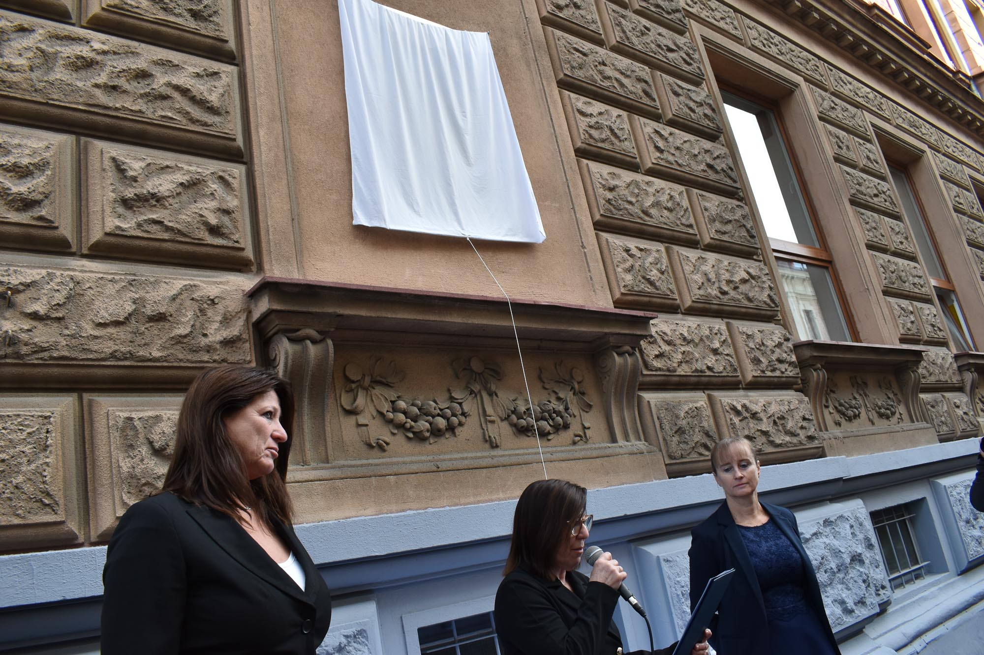 Odhalení pamětní desky Bohdanu Francovi (foto: A. Jarošová, 5.10.2022)