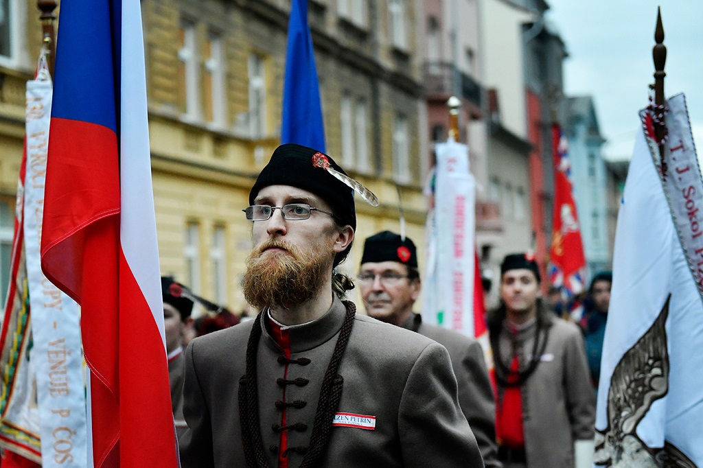 V pátek 28. října 2022 oslavilo téměř 50 tisíc Plzeňanů a návštěvníků západočeské metropole 104. výročí vzniku republiky. Bohatý program připravilo město Plzeň se svými partnery, nabídl veřejnosti zcela zdarma nebo za zvýhodněné vstupné prohlídky téměř čtyř desítek turisticky zajímavých míst – muzeí, galerií, divadel a parků, pozval také na sportoviště, do zoologické zahrady, Techmania Science Center, historického podzemí a dalších lokalit. Po dvou letech ulicemi prošel oblíbený lampionový průvod a oslavy zakončil ohňostroj na náměstí Republiky. Programu v závěru dne předcházelo vzpomínkové setkání na náměstí T. G. Masaryka. Z vedení města Plzně se ho zúčastnili primátor Roman Zarzycký, náměstkyně Lucie Kantorová a radní Eliška Bartáková, Světlana Budková, Daniel Kůs, Tomáš Morávek a Jiří Šrámek. (foto: M.Chaloupka/R.Muchka, 28.10.2022)