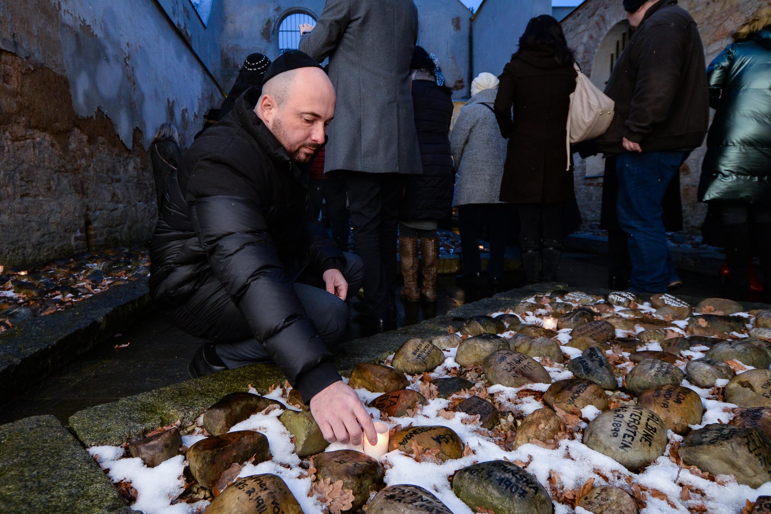 Plzeň uctila památku Židů, kteří byli před 81 lety deportováni do Terezína (foto: M. Pecuch, 22.1.2023)