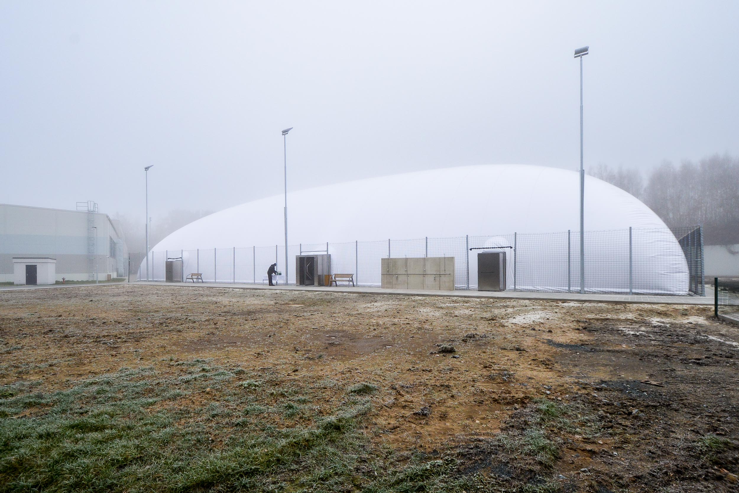 Ve Sportovním areálu na Prokopávce vystavělo město nová hřiště na plážový volejbal (foto: M. Pecuch, 14.2.2023)