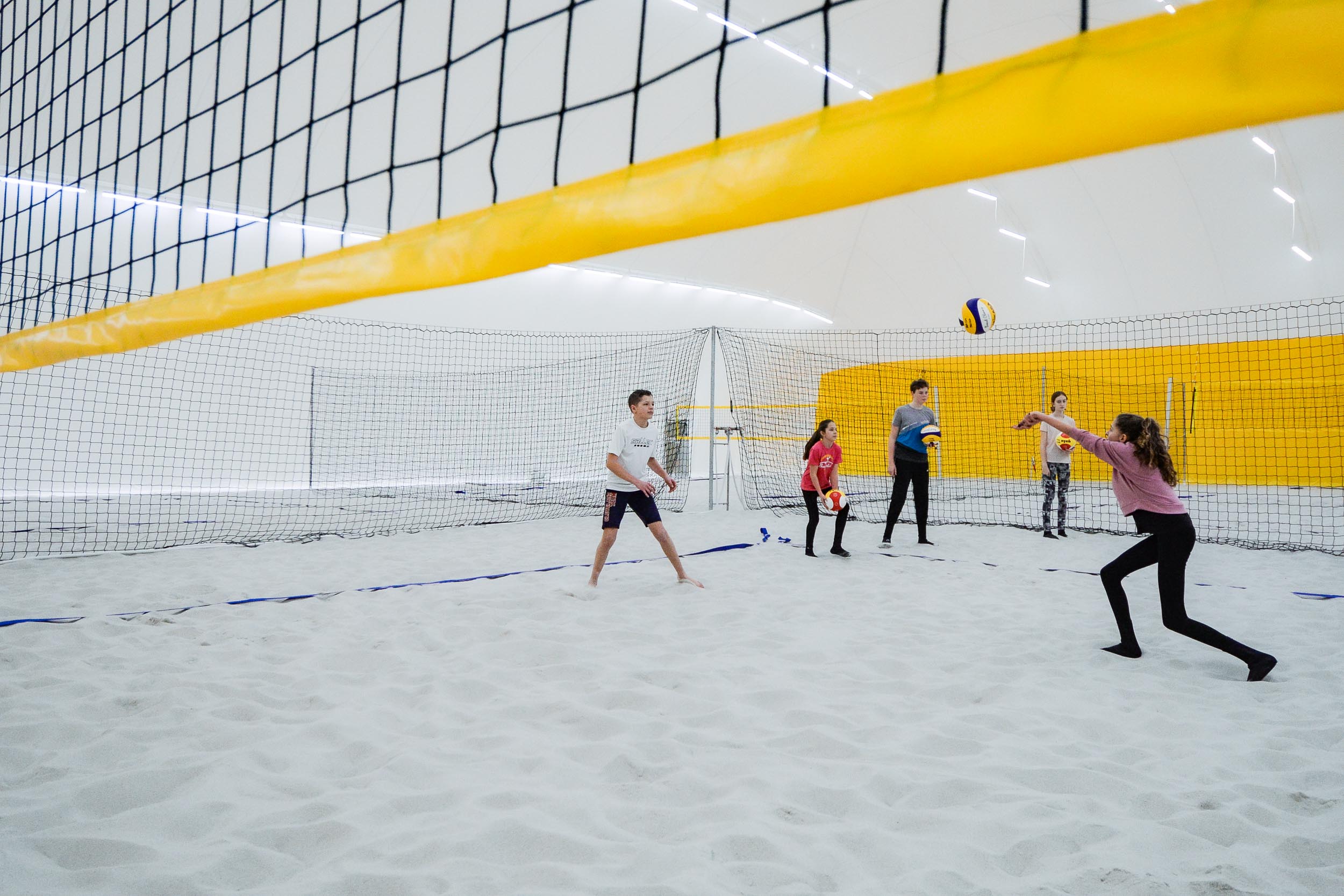 Ve Sportovním areálu na Prokopávce vystavělo město nová hřiště na plážový volejbal (foto: M. Pecuch, 14.2.2023)