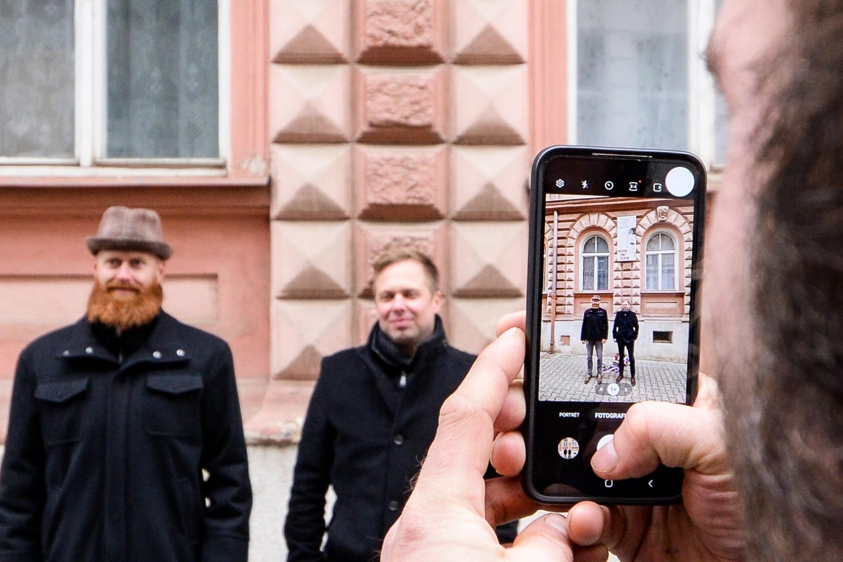 Památku Miroslava Horníčka připomíná pamětní deska na jeho rodném domě (foto: M. Pecuch, 15.2.2023)