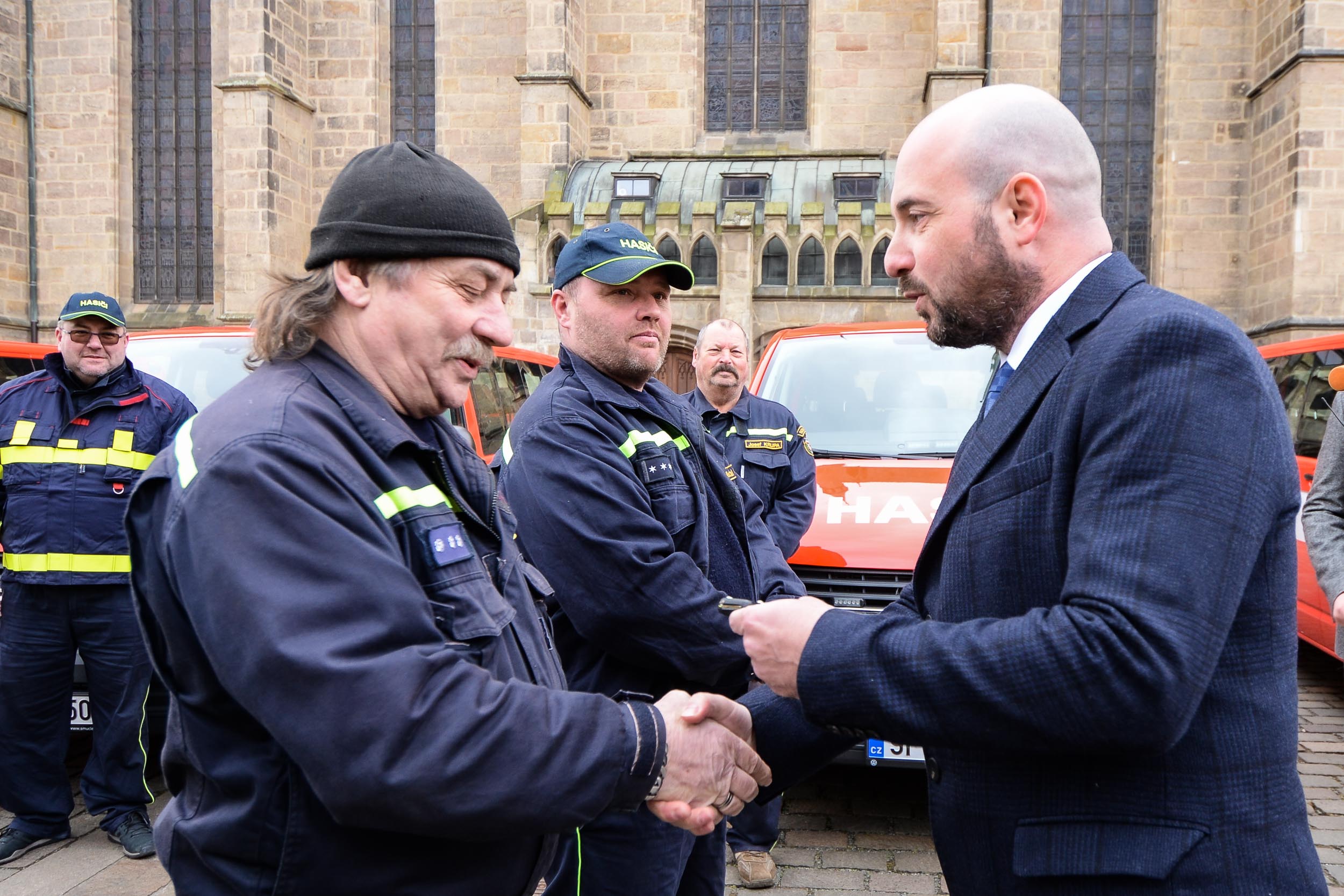 Město Plzeň předalo nová vozidla dobrovolným hasičům (foto: M. Pecuch, 15.3.2023)