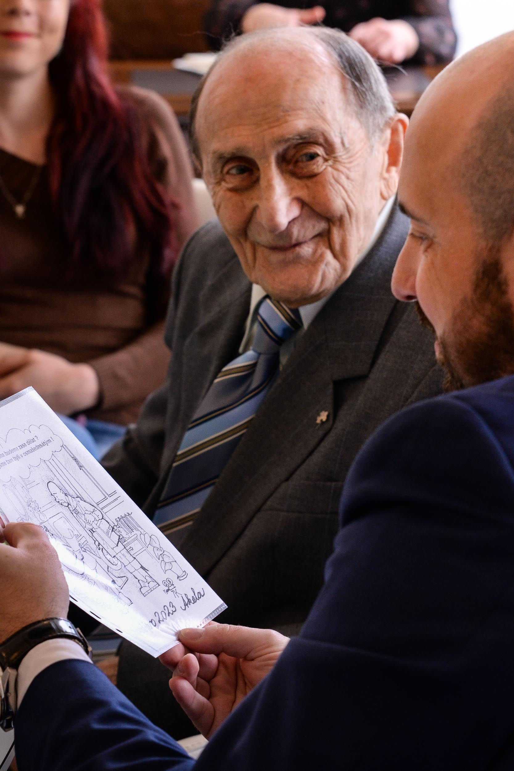 U příležitosti Dne učitelů přivítal primátor na radnici pedagoga a skautaJana Kacerovského (foto: M. Pecuch, 28.3.2023)