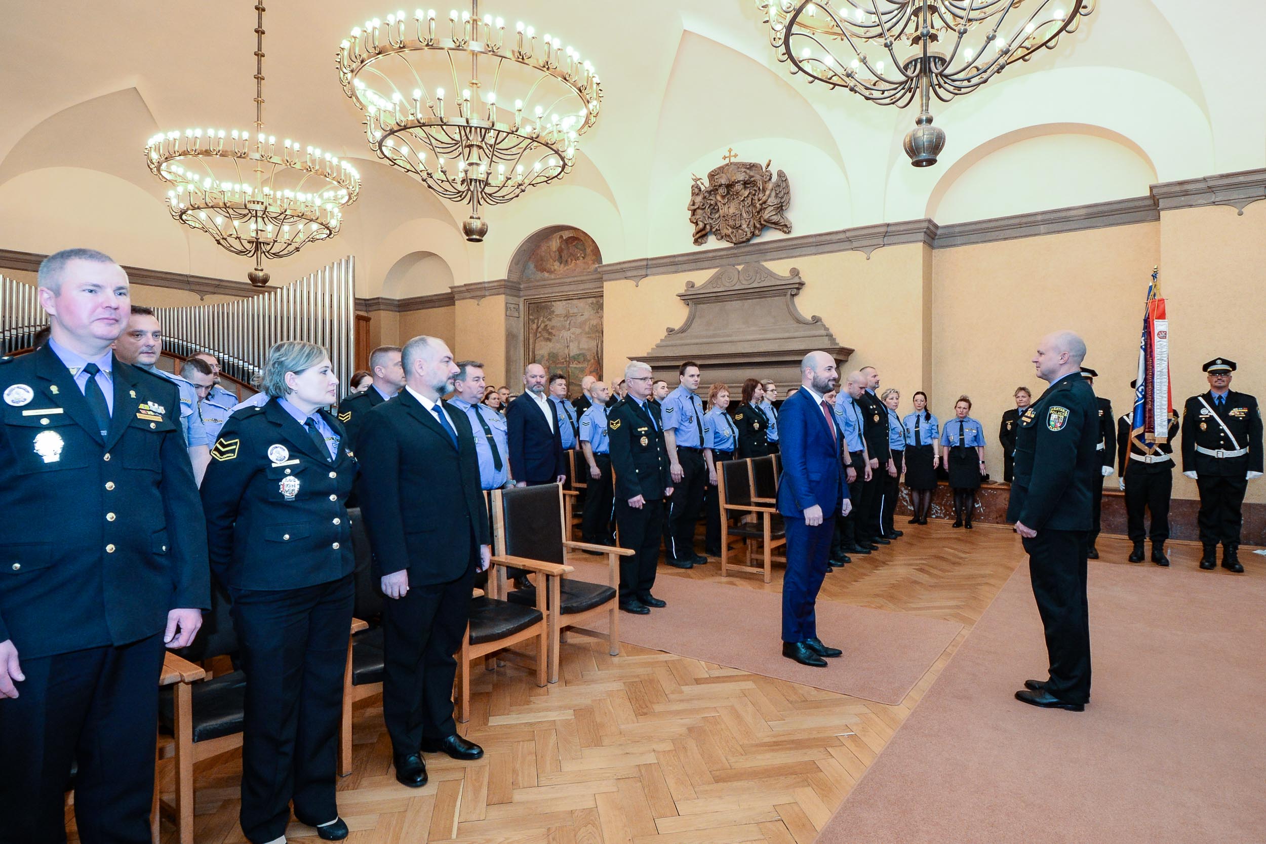 Strážníci a zaměstnanci městské policie obdrželi ocenění za věrnost, mimořádné činy, záchrany životů a statečnost (foto: M. Pecuch, 19.4.2023)