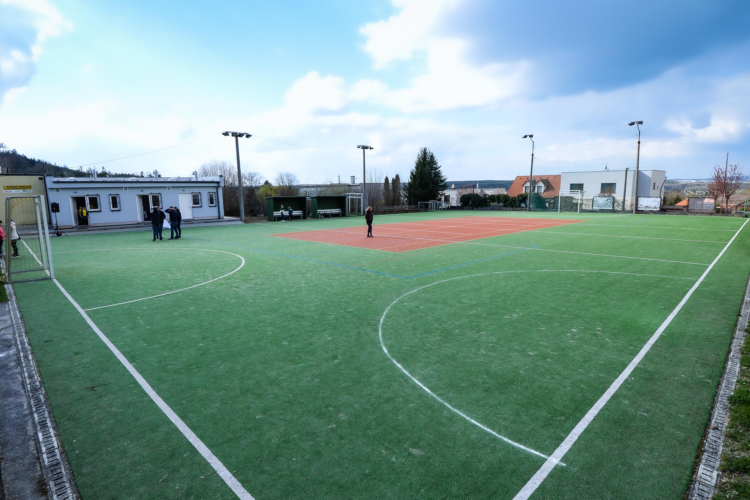 Litičtí házenkáři už se převlékají v nových šatnách (foto: M. Pecuch, 19.4.2023)