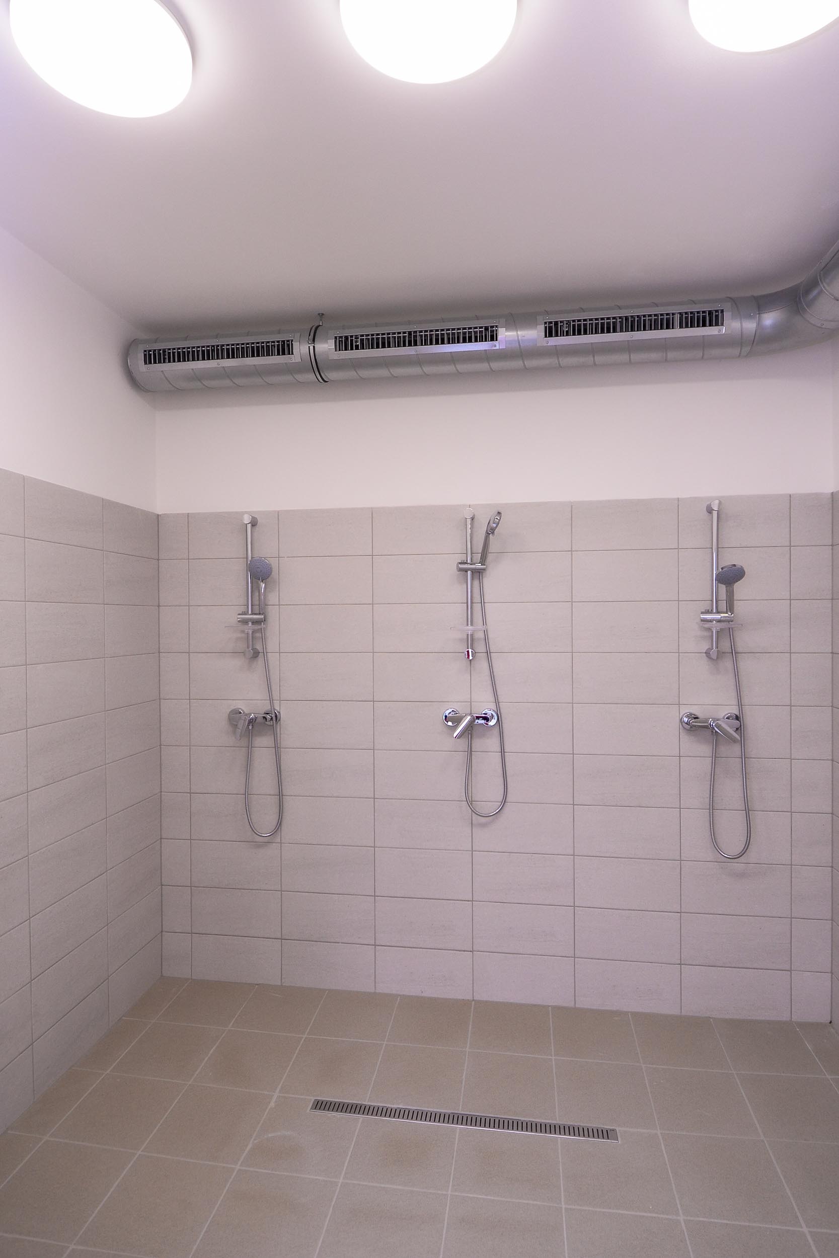 Litičtí házenkáři už se převlékají v nových šatnách (foto: M. Pecuch, 19.4.2023)