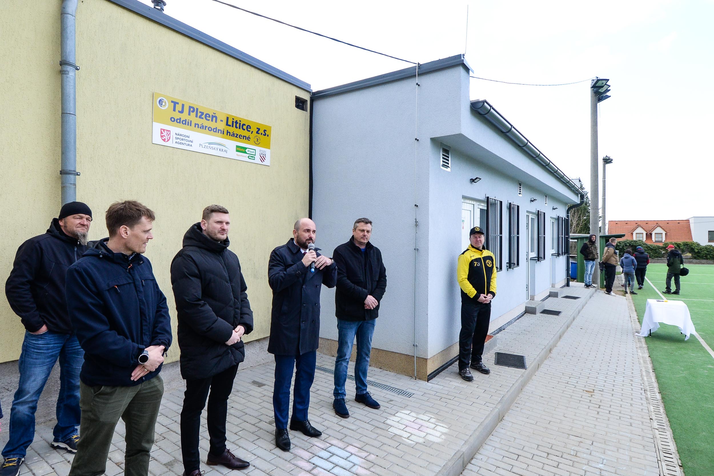 Litičtí házenkáři už se převlékají v nových šatnách (foto: M. Pecuch, 19.4.2023)