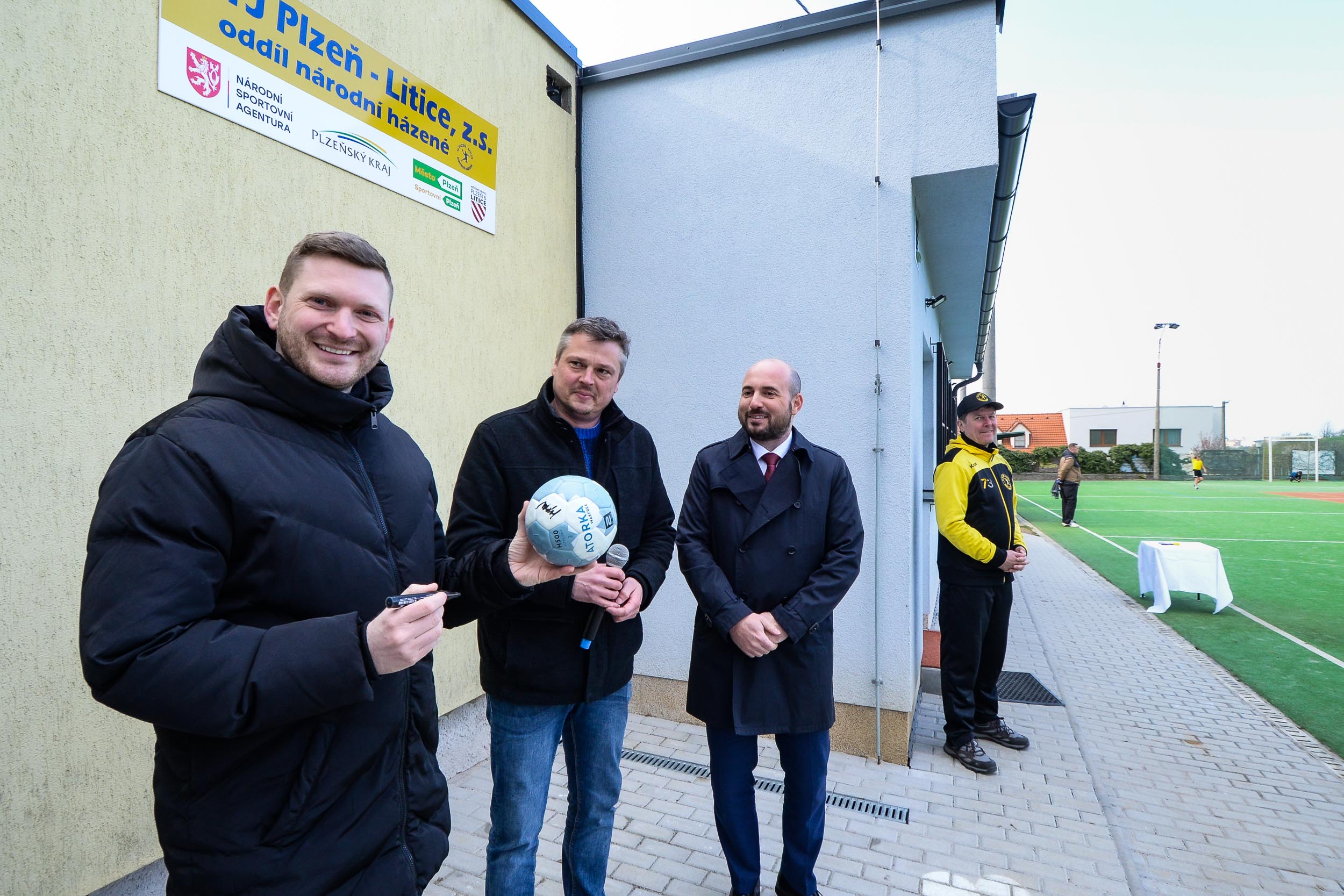 Litičtí házenkáři už se převlékají v nových šatnách (foto: M. Pecuch, 19.4.2023)