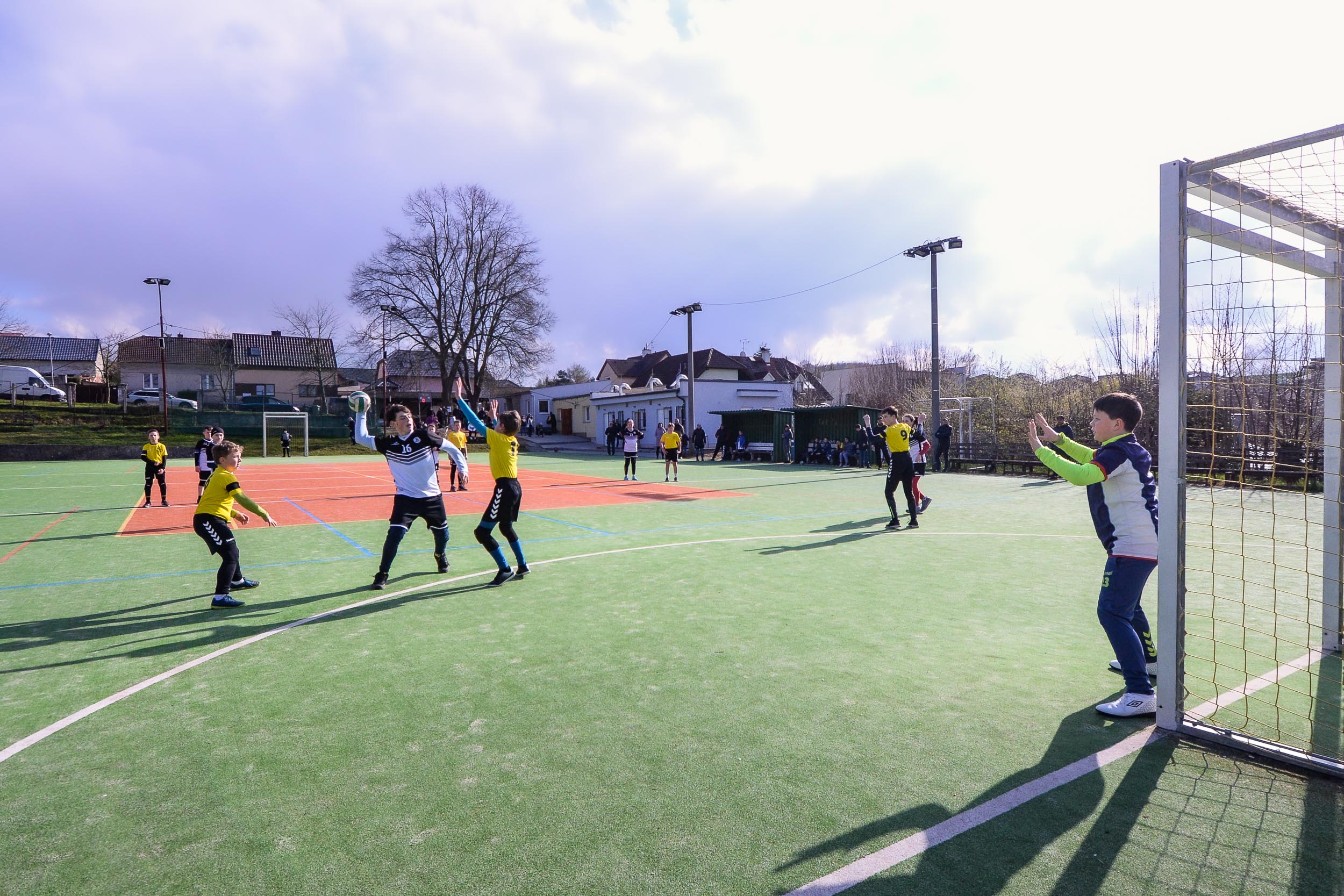 Litičtí házenkáři už se převlékají v nových šatnách (foto: M. Pecuch, 19.4.2023)