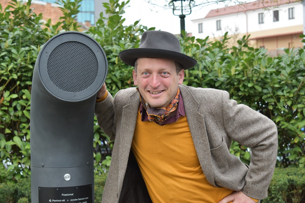 Po Praze, Ostravě, New Yorku, se i Plzeň dočkala svého Poesiomatu (foto: E. Barborková, 25.4.2023)