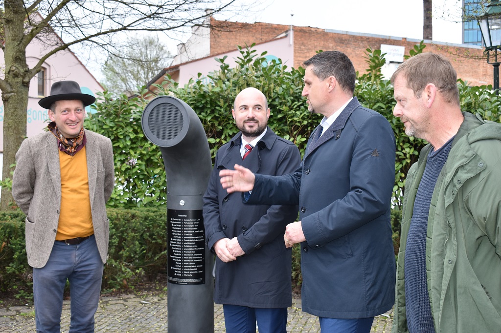 Po Praze, Ostravě, New Yorku, se i Plzeň dočkala svého Poesiomatu