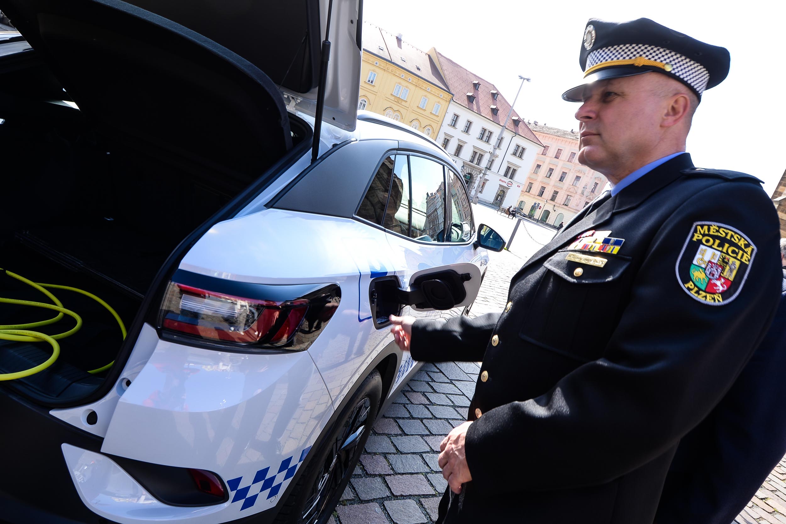 Plzeňští strážníci mají nový elektromobil (foto: M. Pecuch, 27.4.2023)