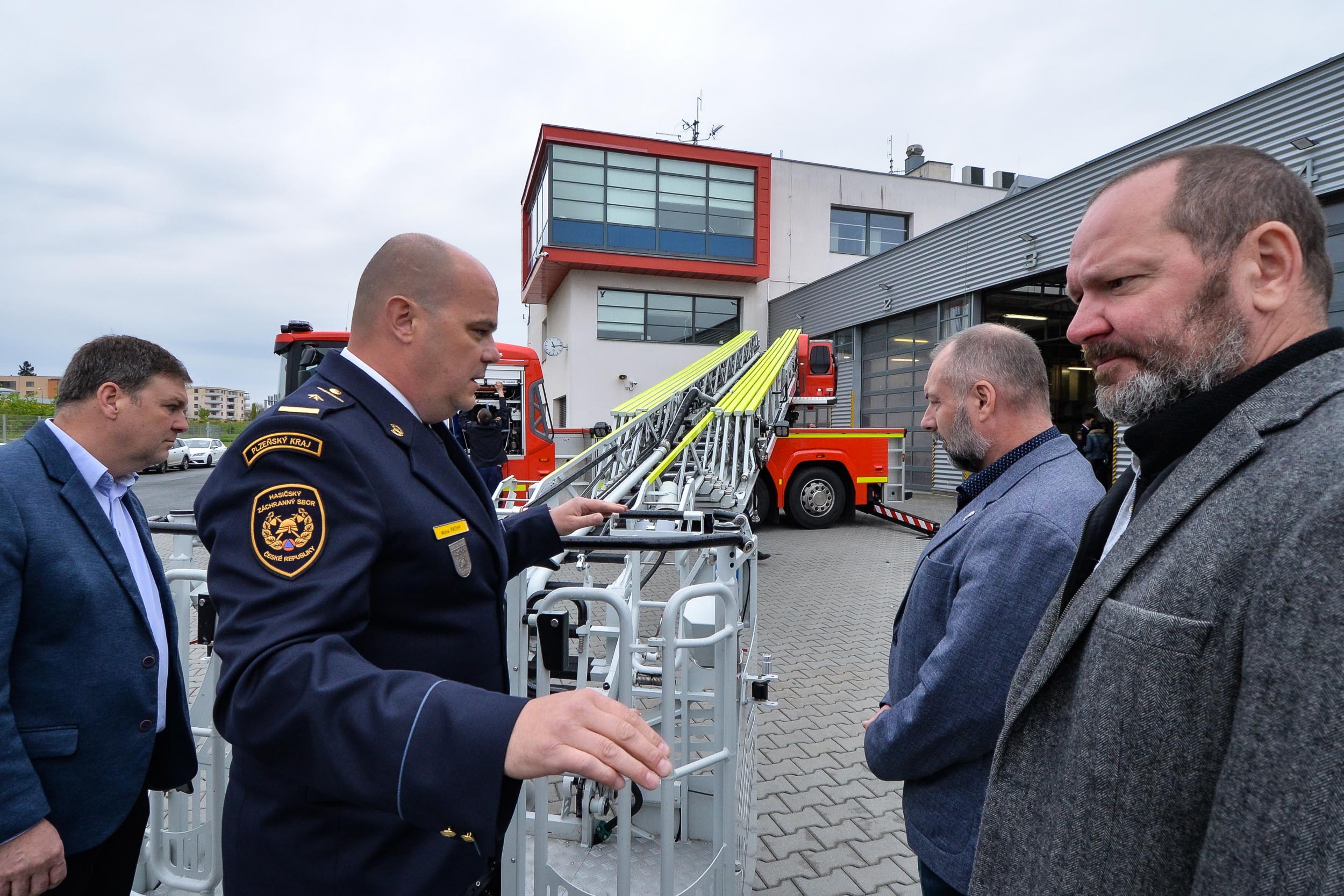 Nová technika pro hasiče Plzeňského kraje (foto: M. Pecuch, 10.5.2023)
