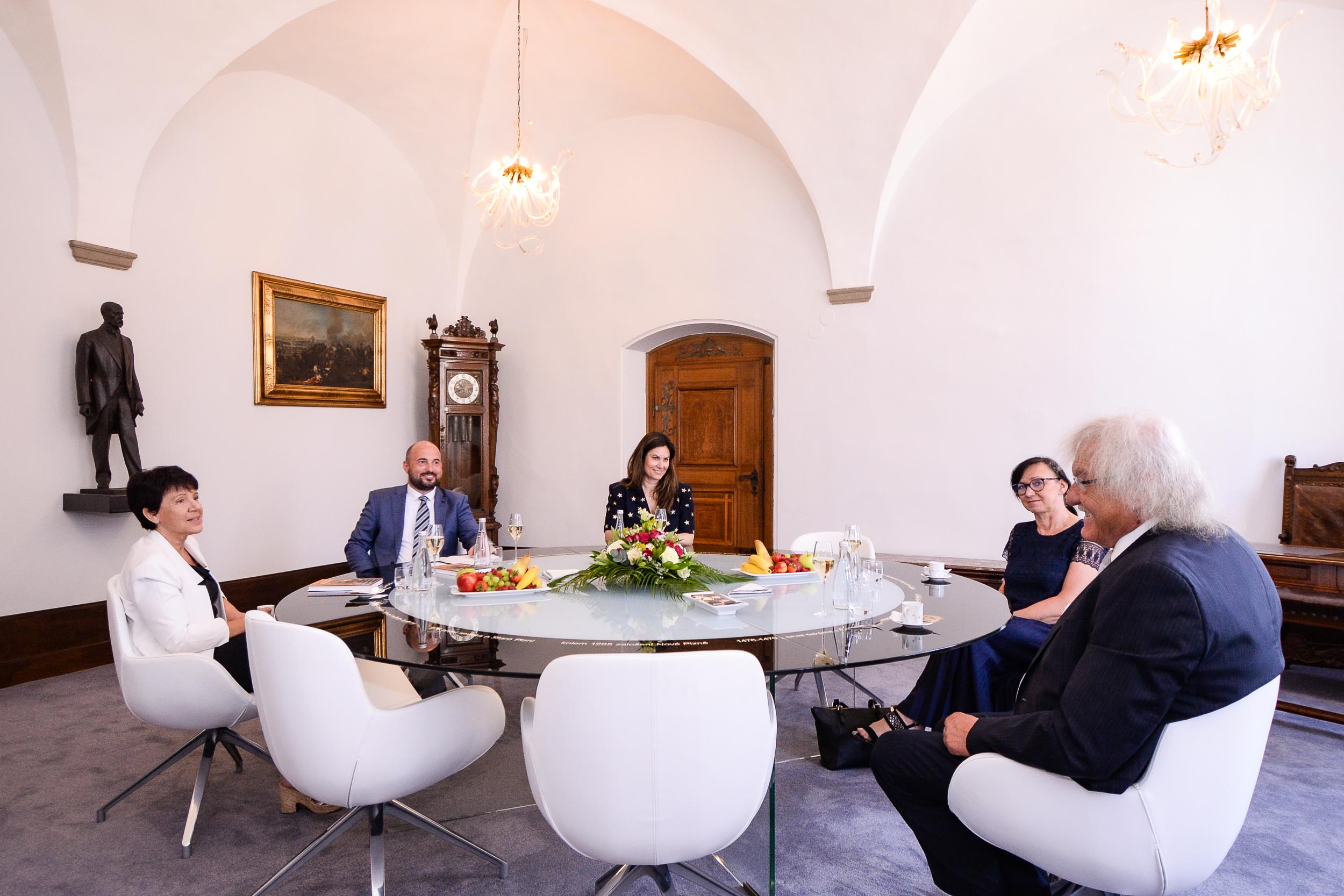 Zástupci města pogratulovali Lubomíru Brabcovi k životnímu jubileu (foto: M. Pecuch, 9.6.2023)