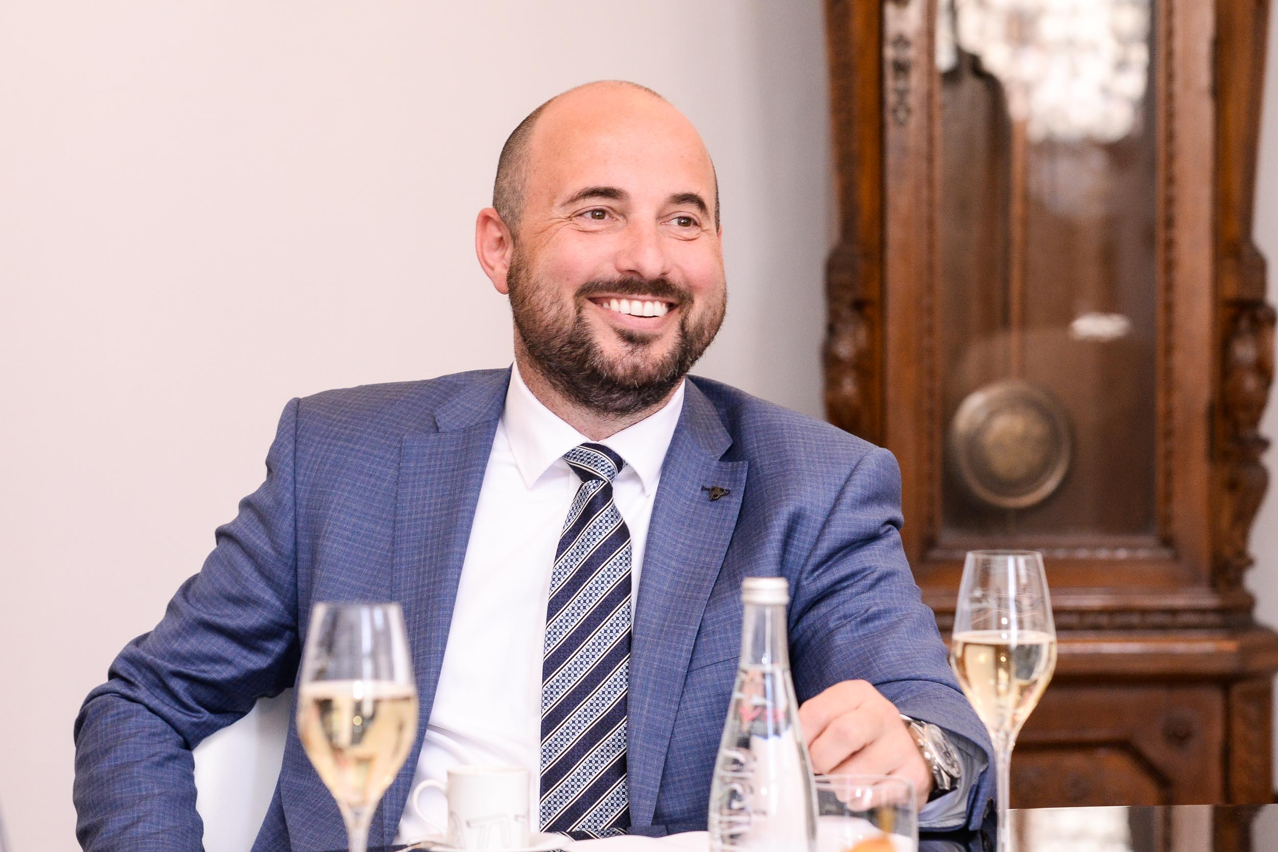 Zástupci města pogratulovali Lubomíru Brabcovi k životnímu jubileu (foto: M. Pecuch, 9.6.2023)