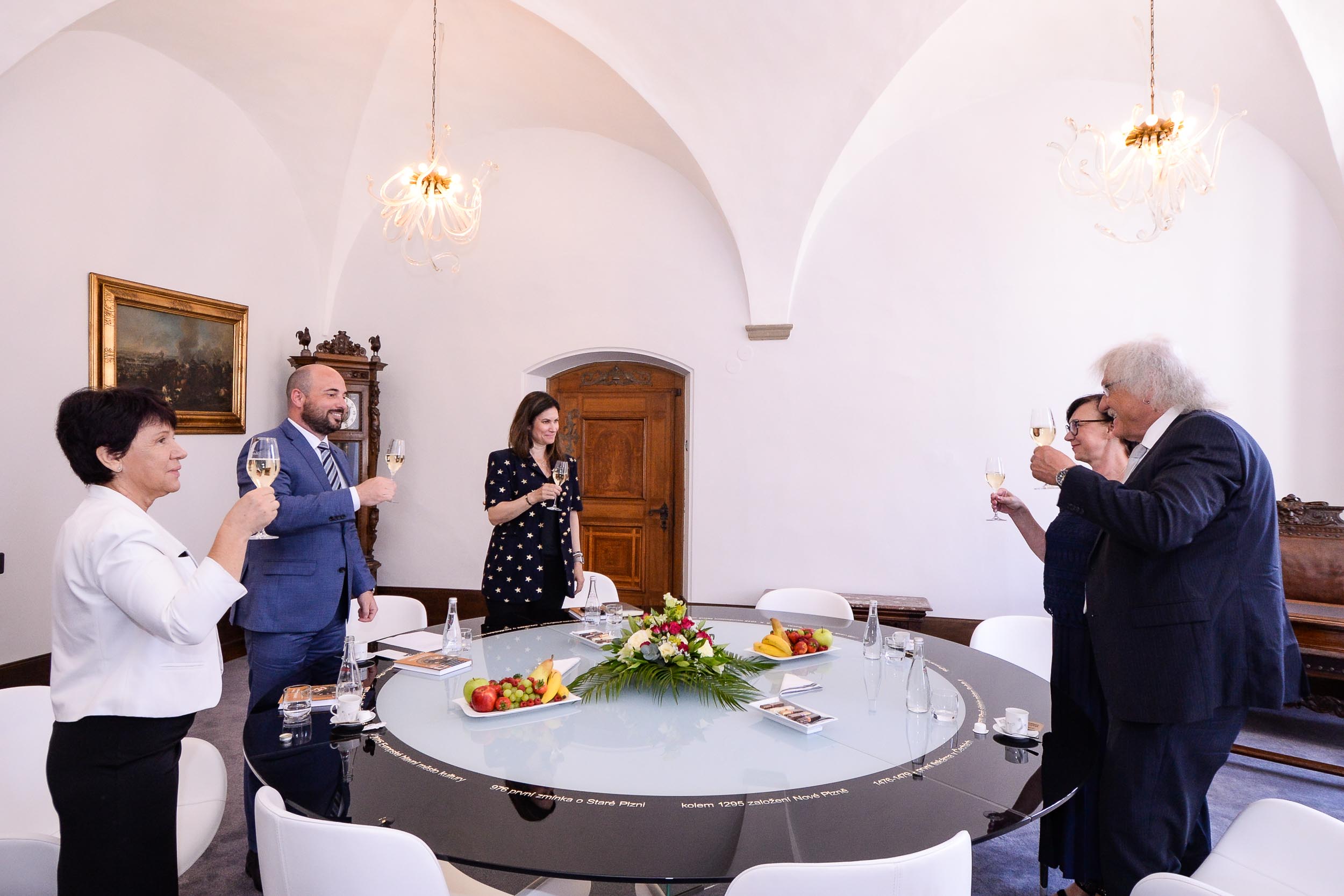 Zástupci města pogratulovali Lubomíru Brabcovi k životnímu jubileu (foto: M. Pecuch, 9.6.2023)