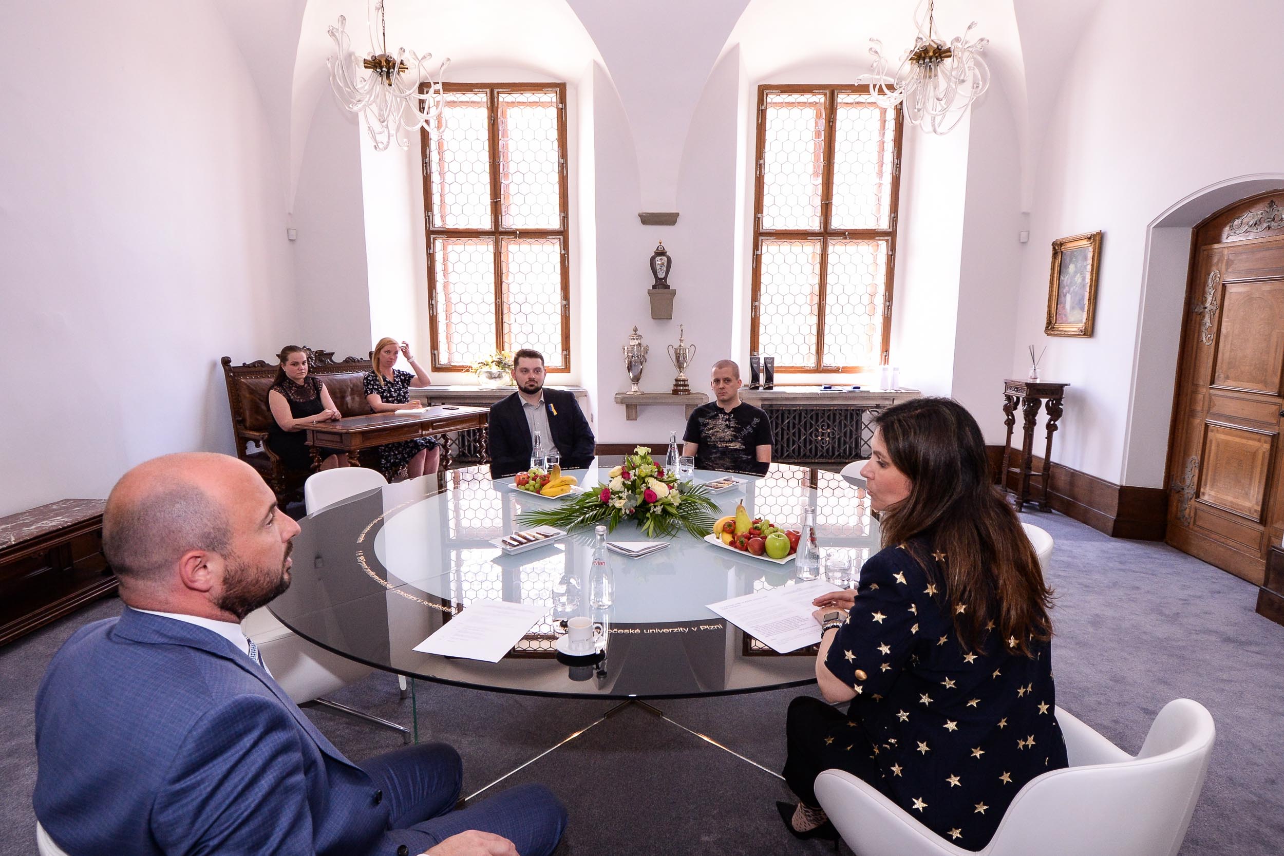 Napadeného řidiče a jeho zachránce přijal primátor na radnici (foto: M. Pecuch, 9.6.2023)