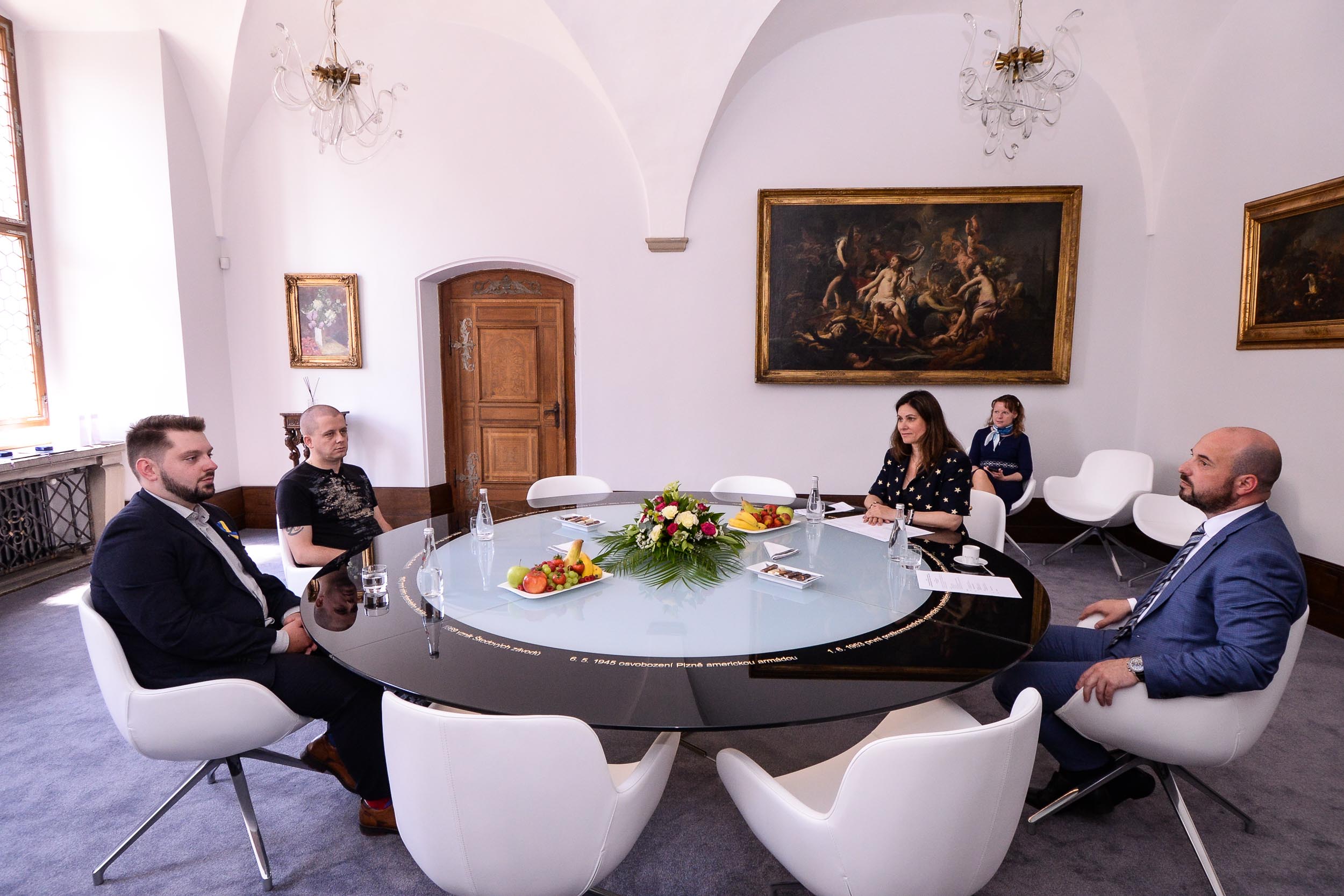 Napadeného řidiče a jeho zachránce přijal primátor na radnici (foto: M. Pecuch, 9.6.2023)