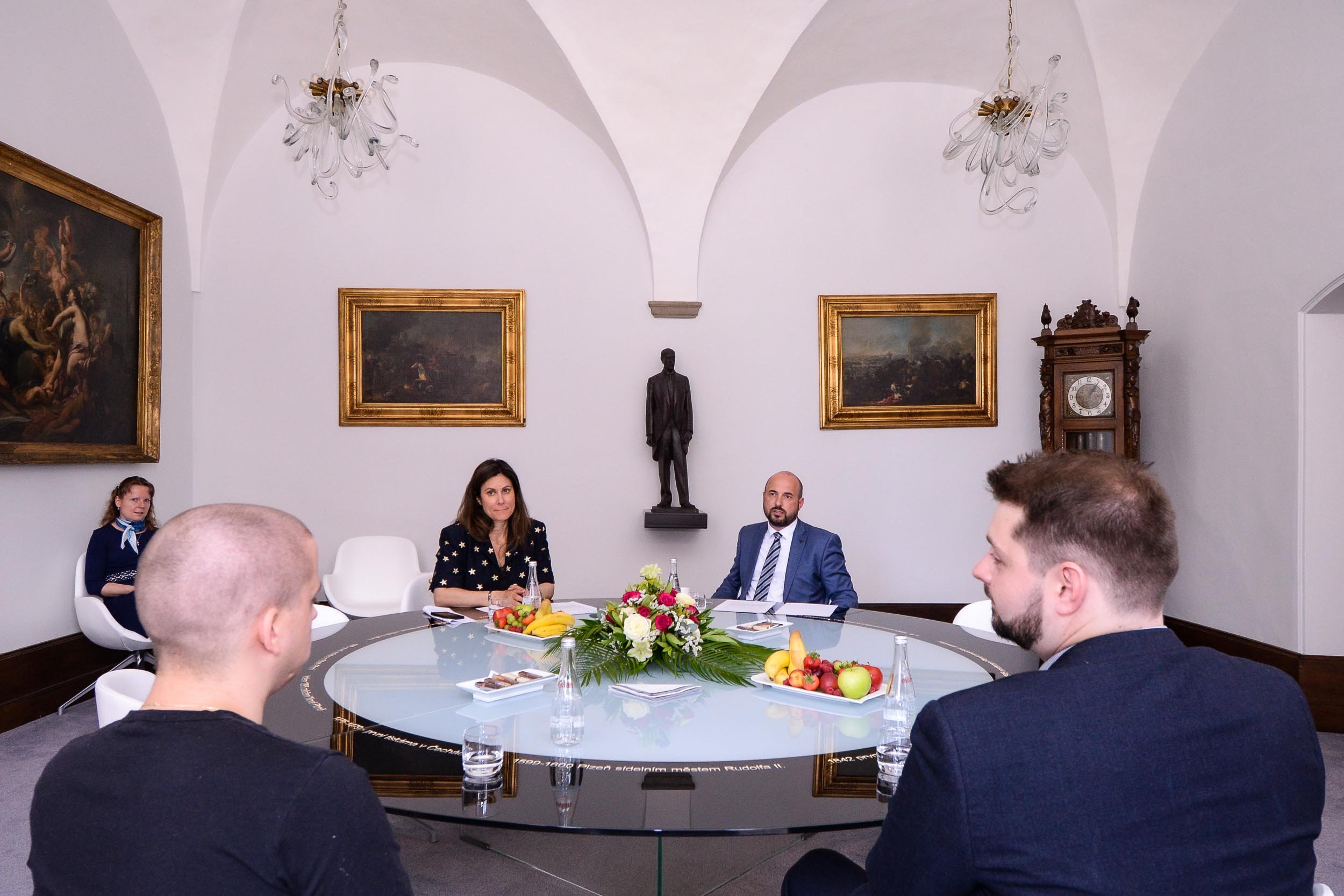 Napadeného řidiče a jeho zachránce přijal primátor na radnici (foto: M. Pecuch, 9.6.2023)