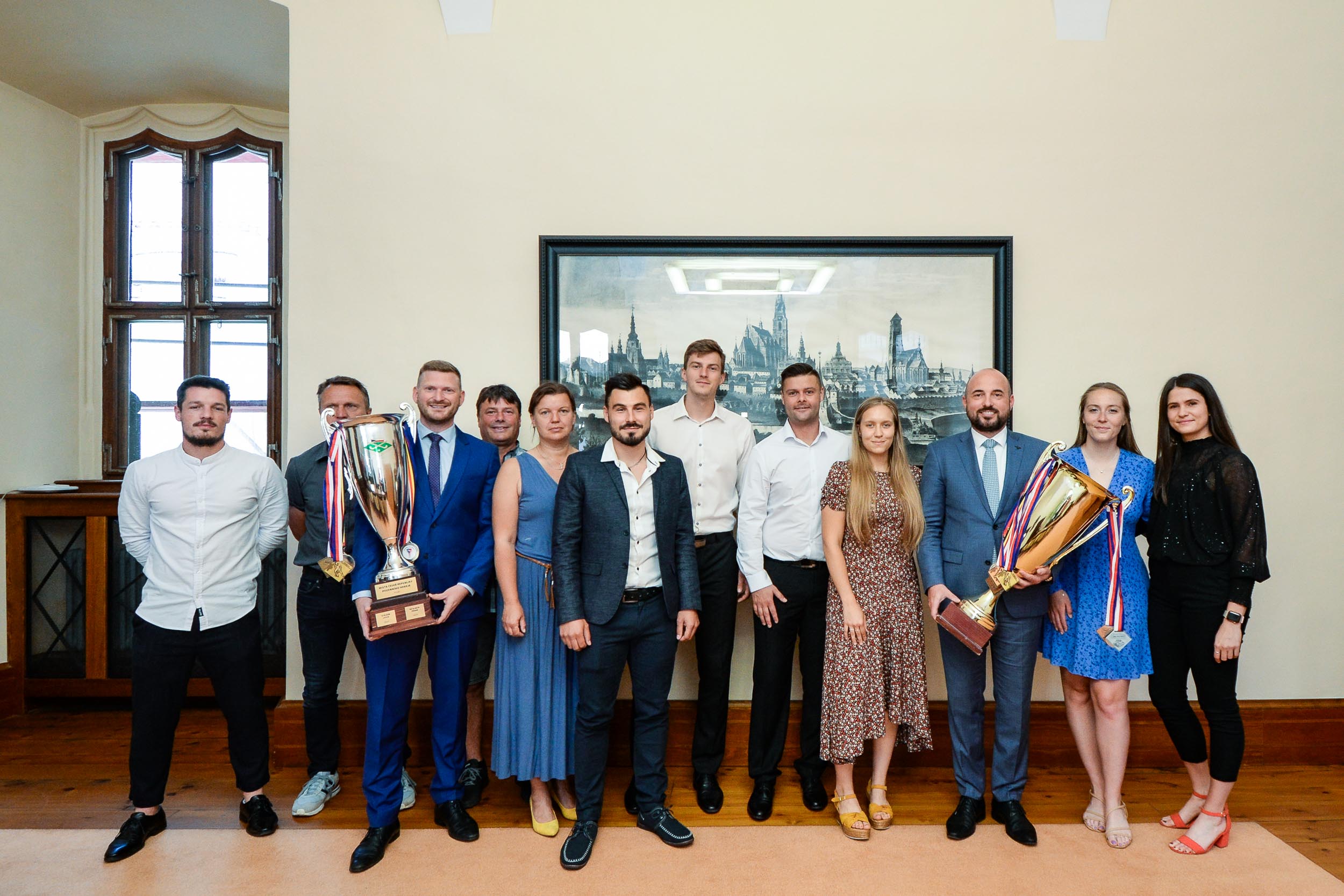 Primátor Roman Zarzycký a radní Tomáš Morávek se setkali s pozemními hokejisty a hokejistkami z Litic (foto: M. Pecuch, 14.6.2023)