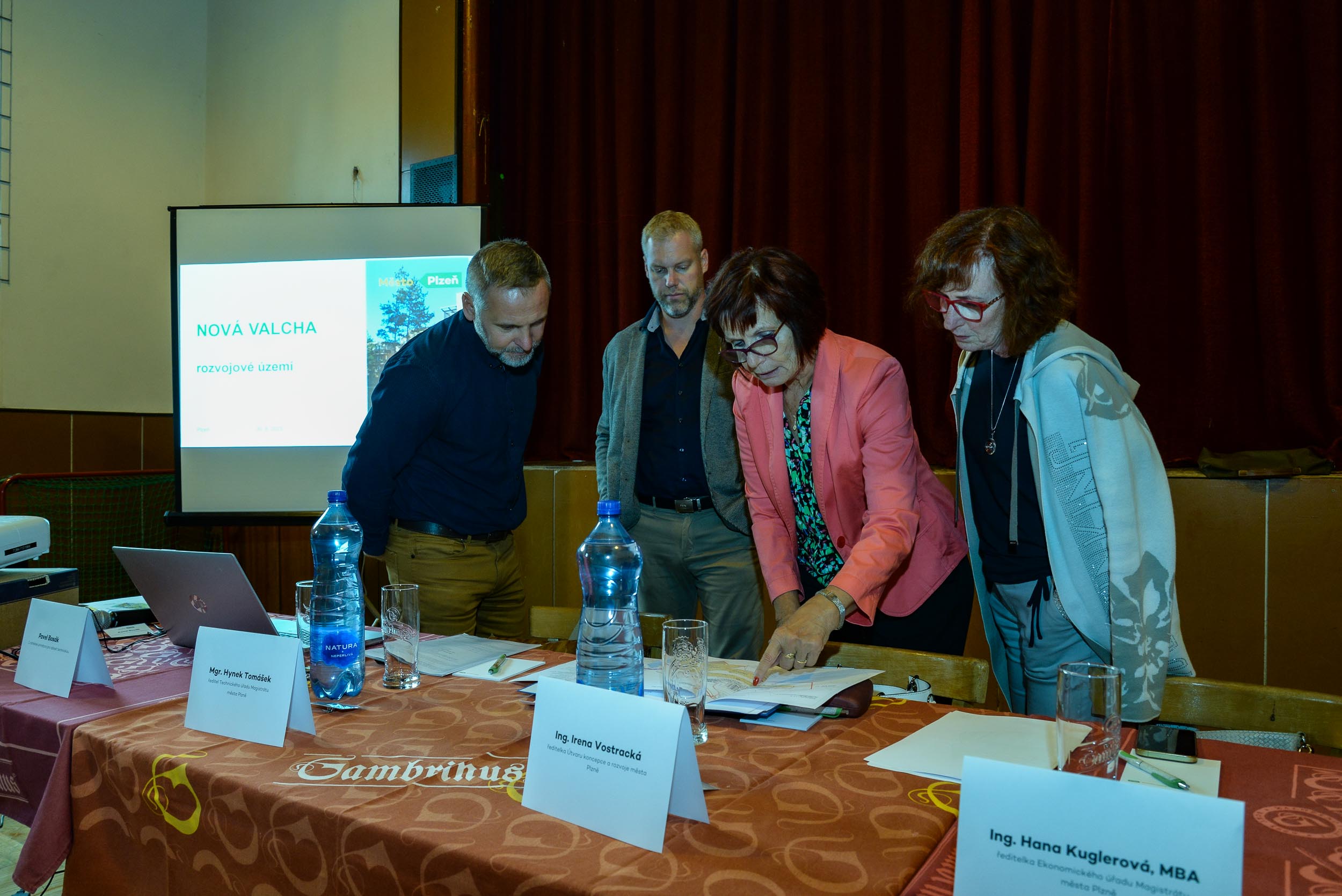 Zástupci města diskutovali s občany o rozvoji Nové Valchy (foto: M. Pecuch, 30.8.2023)